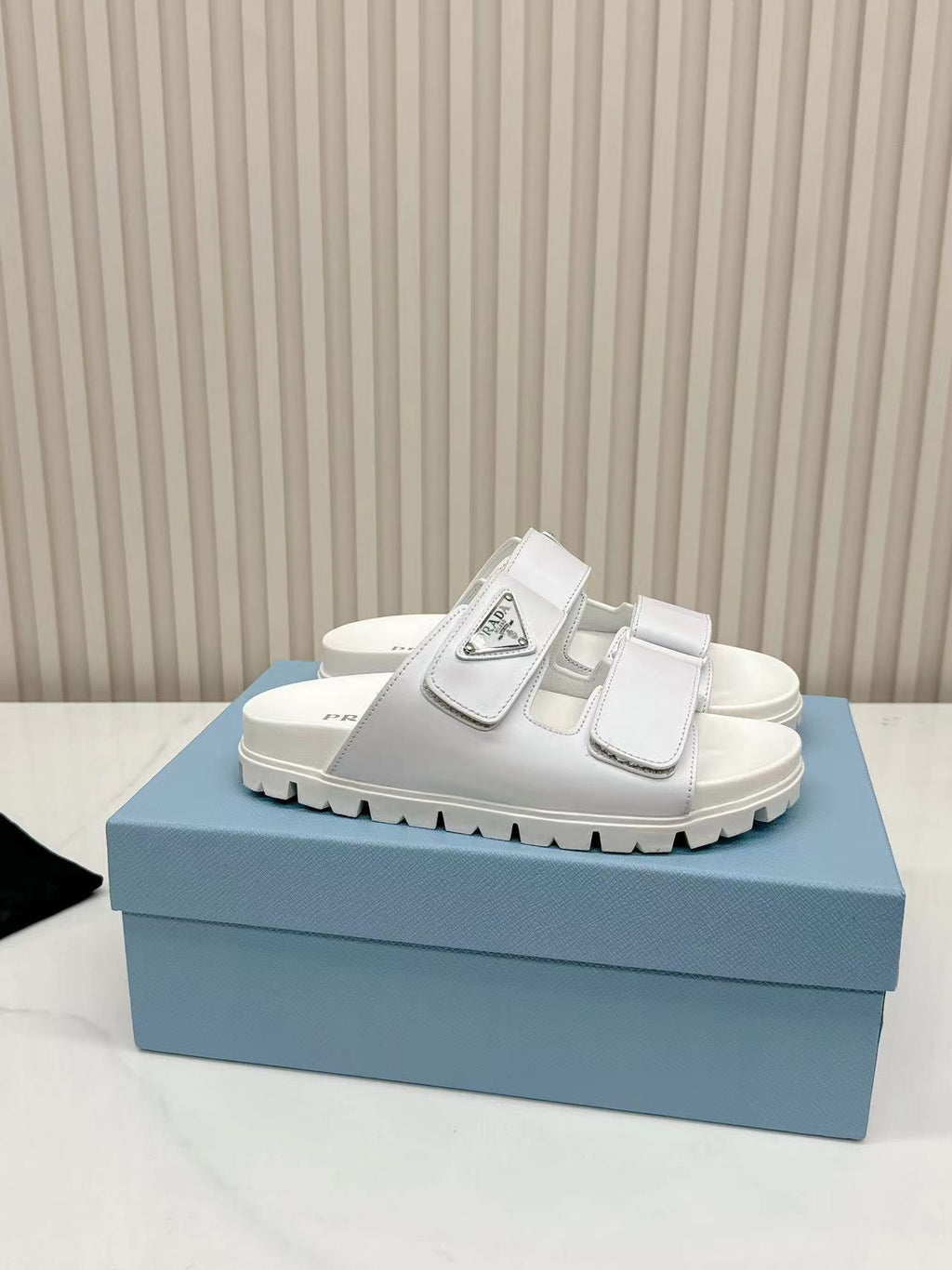 Z1ZPD26 Popular sandals