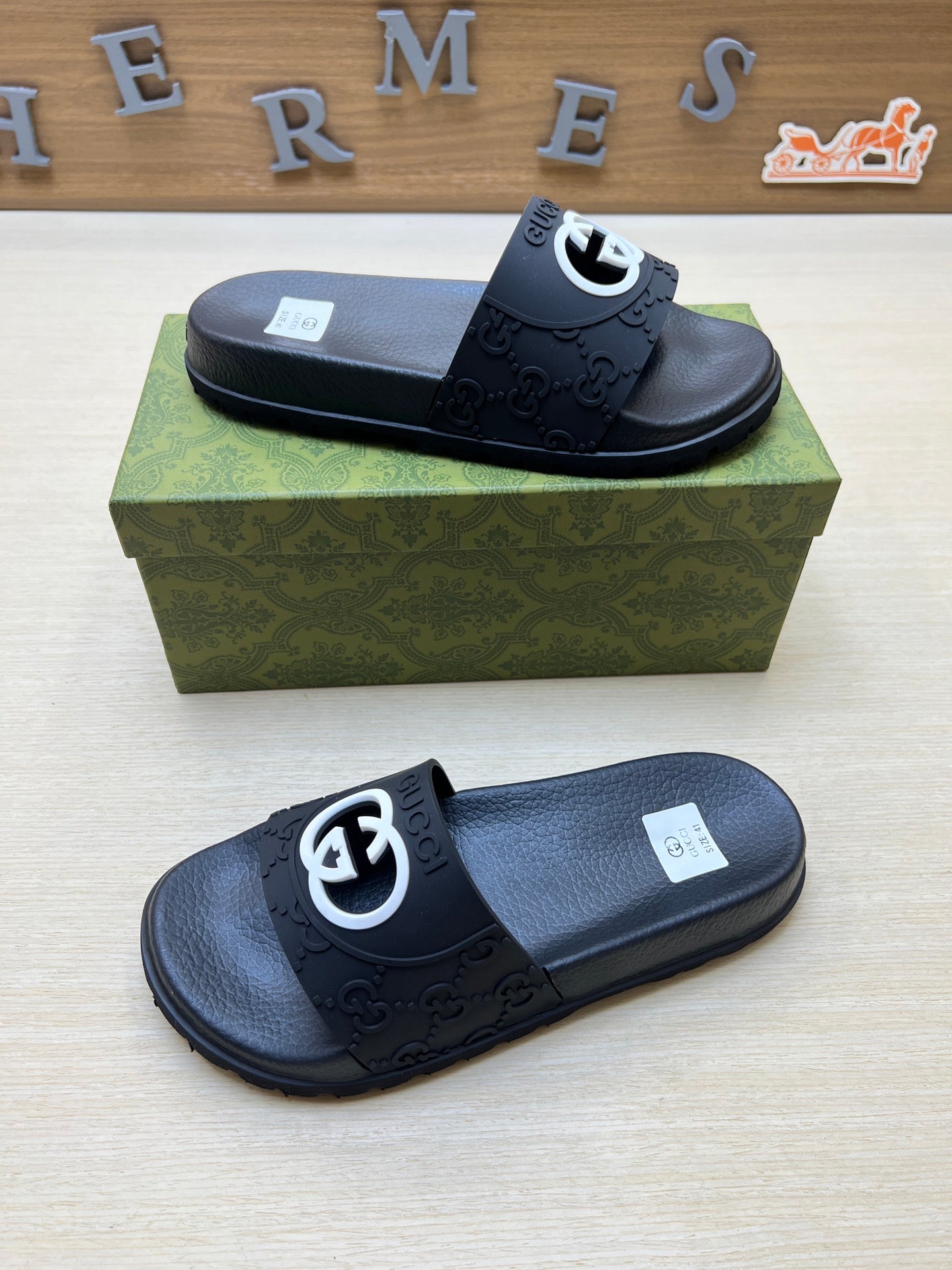 Z5X76B6  Popular slippers