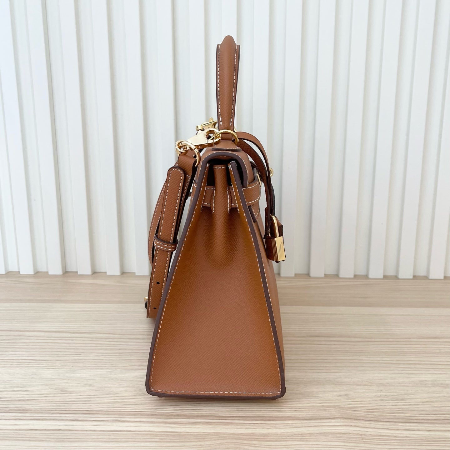 B1N46H7 Popular leather bag
