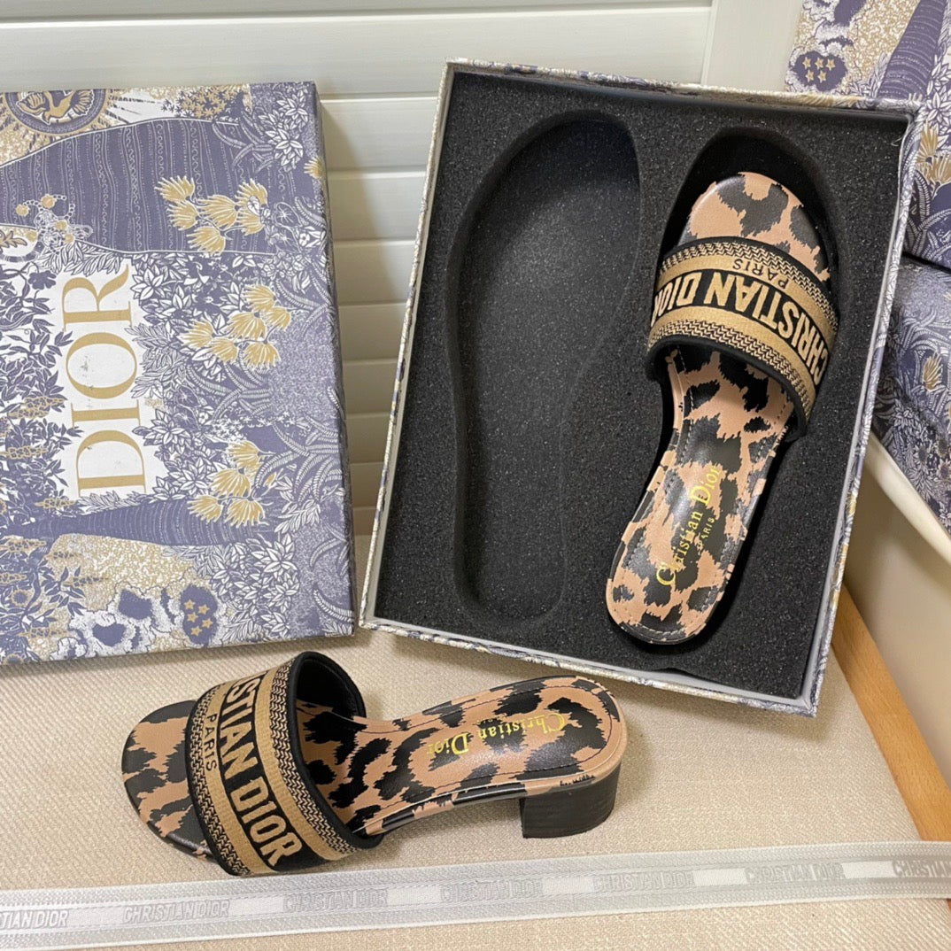 Z1ZD64 Popular sandals