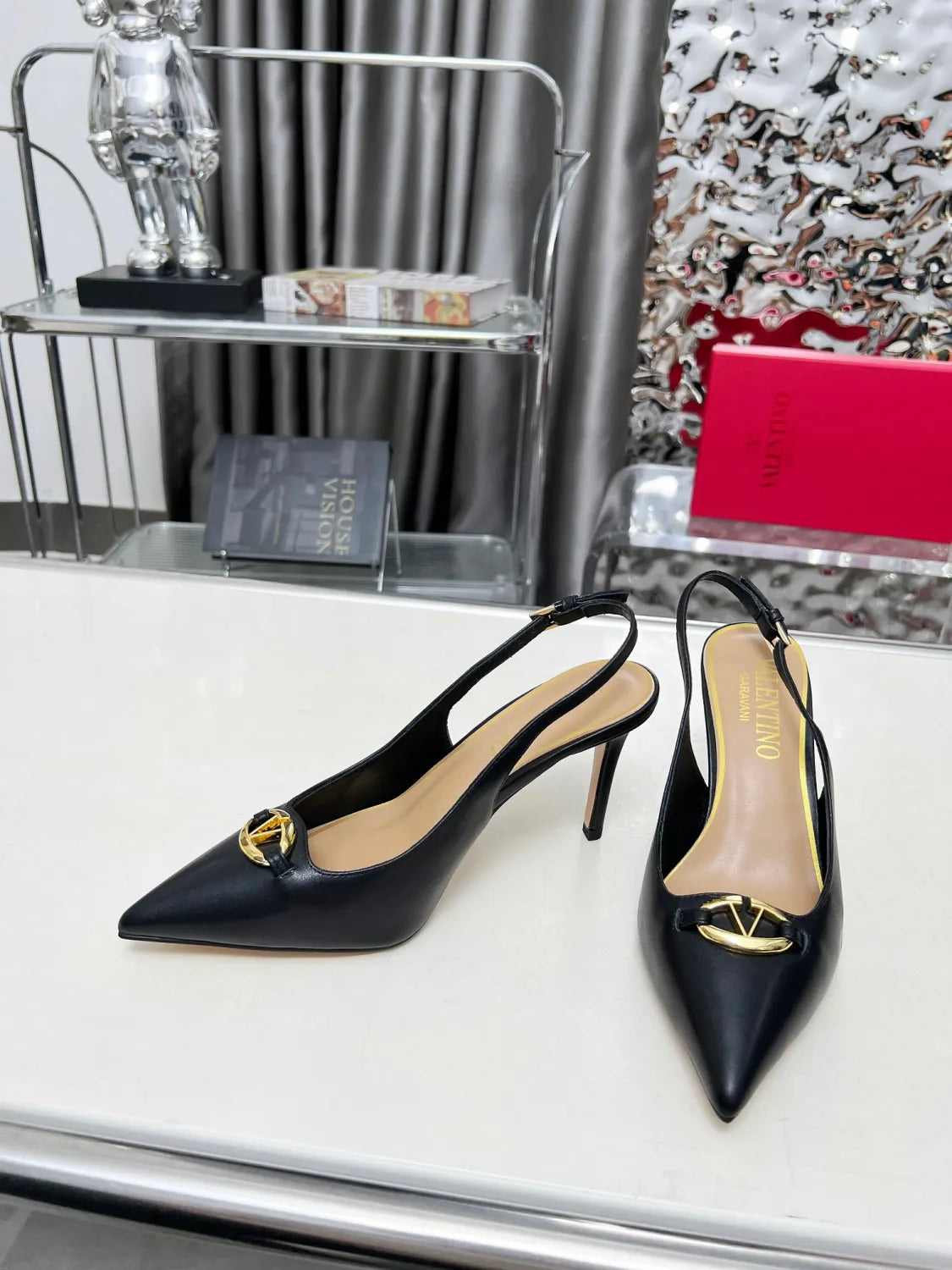 Z2R45VL17  Popular leather  High heels