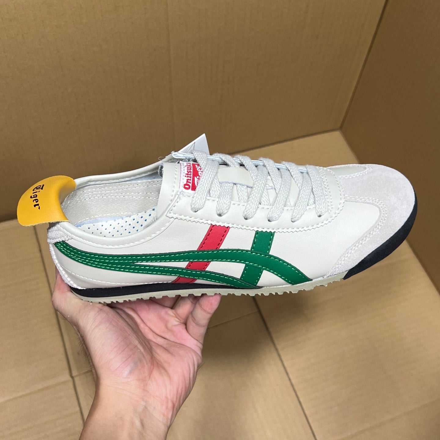Z4Q95A34  Popular  shoes