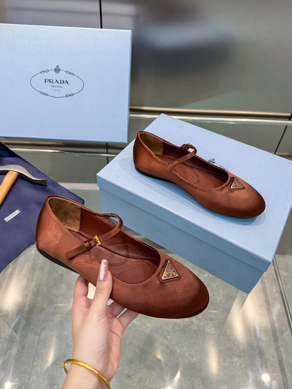 Z2Q105P381 Popular high-quality Shoes