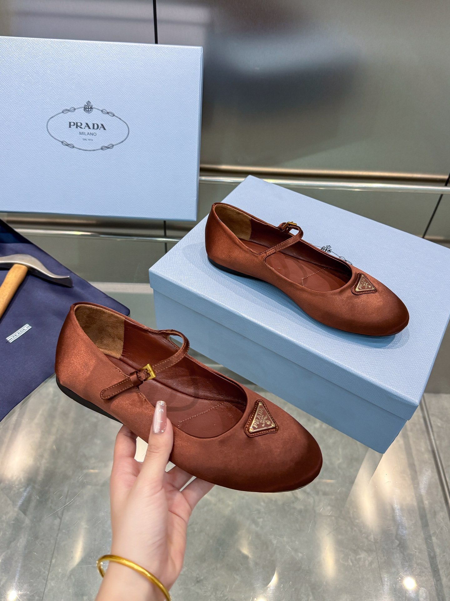 Z2Q105P381 Popular high-quality Shoes