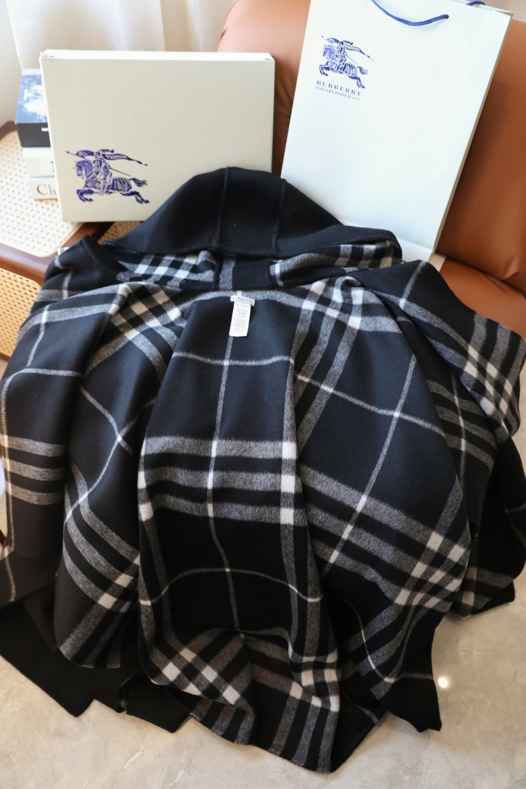 W1R86R16 Popular cape