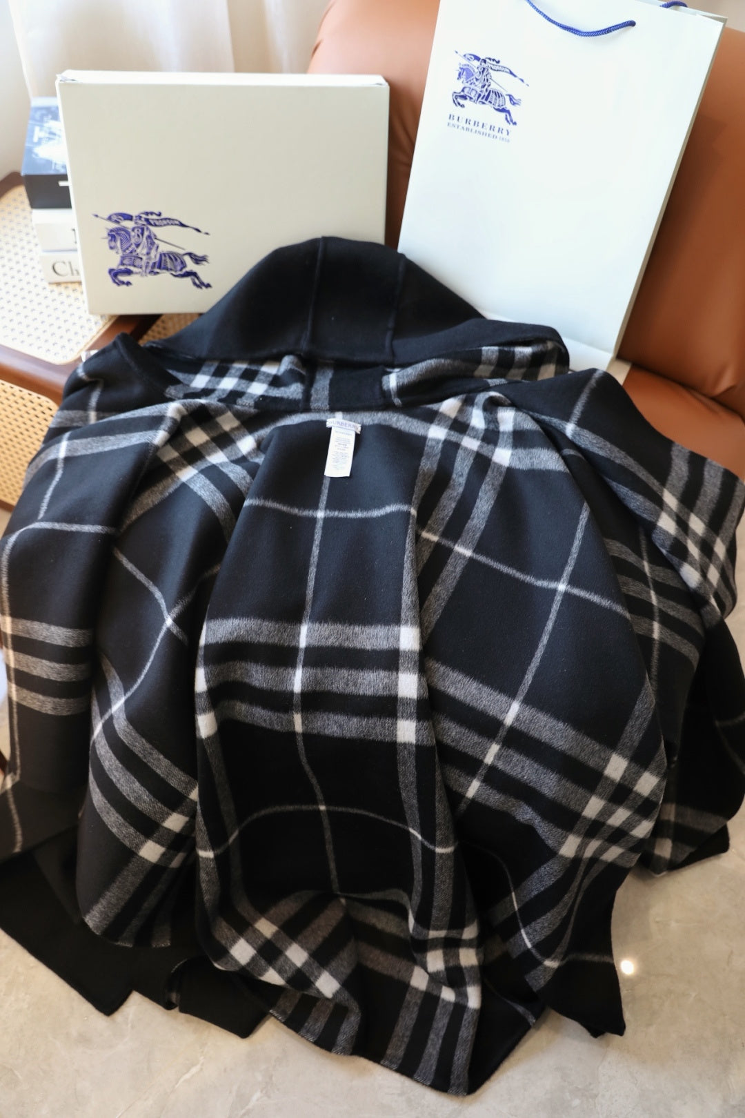 W1R86R16 Popular cape