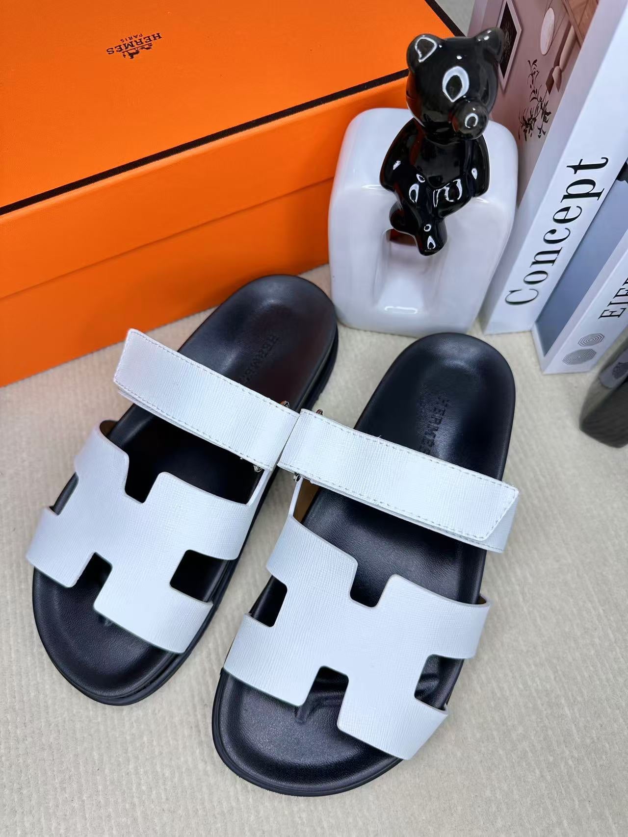 Z2Q55H28 Popular leather shoes