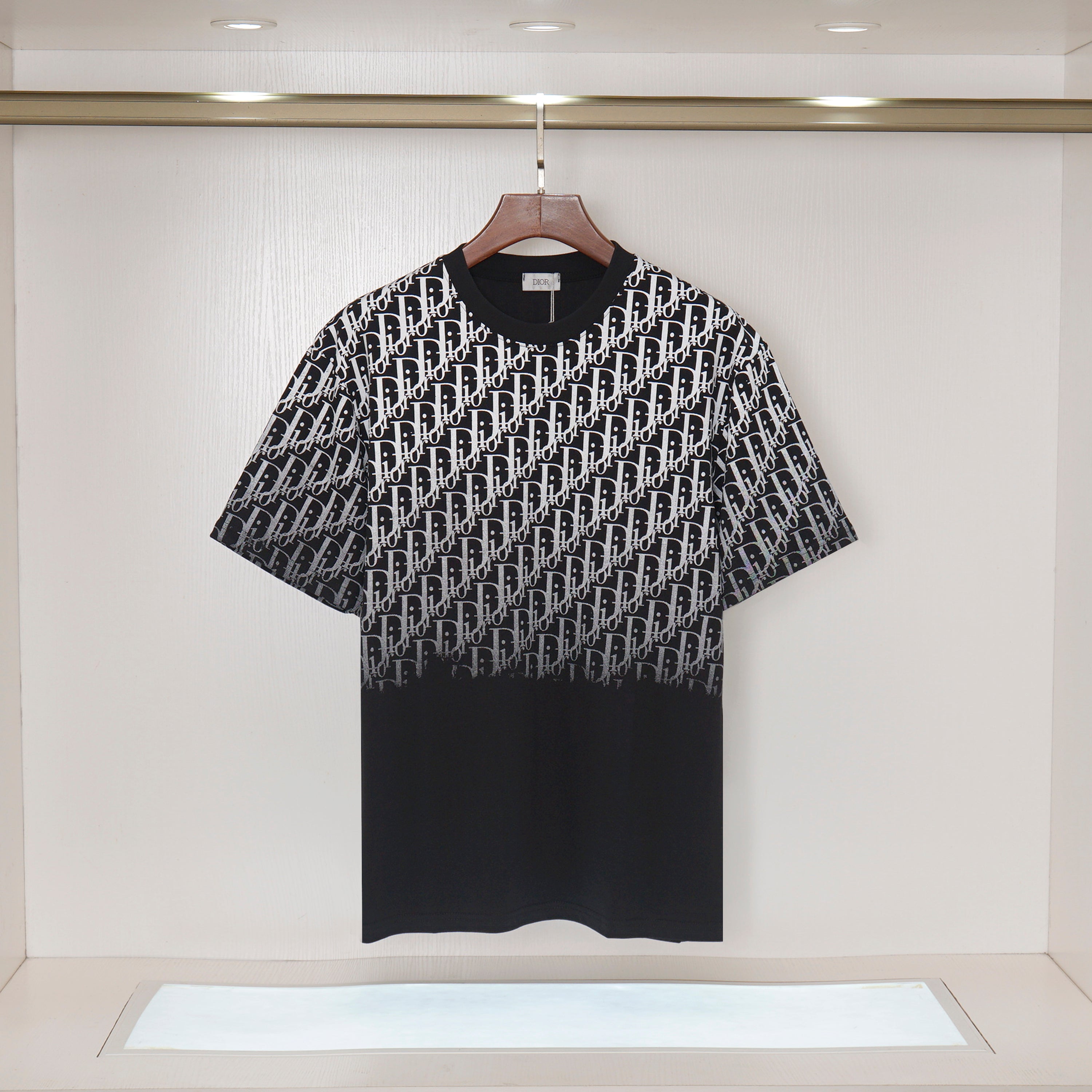 U1R76D11 Popular T-shirts