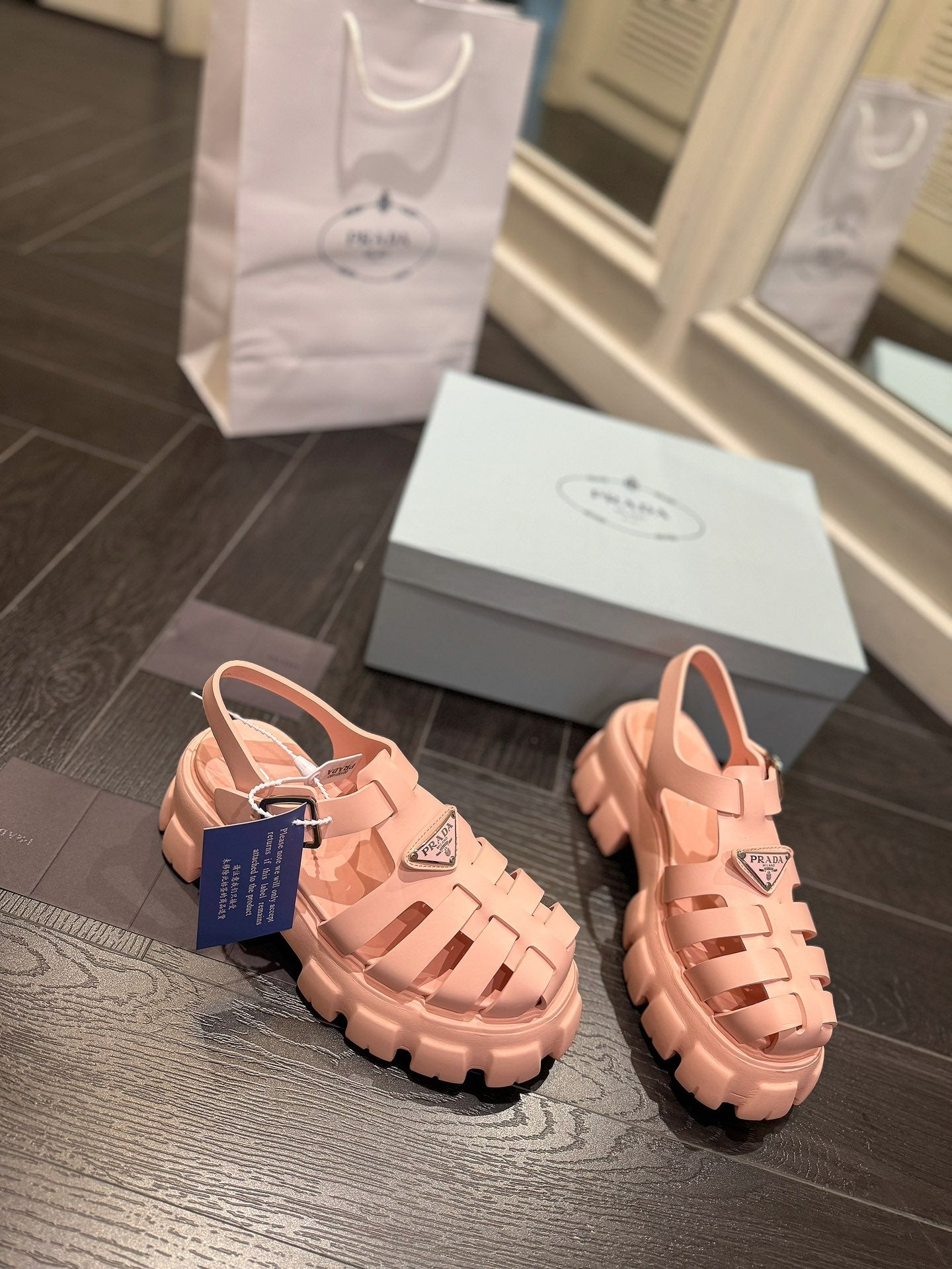 Z2R85P51  Popular high-quality shoes