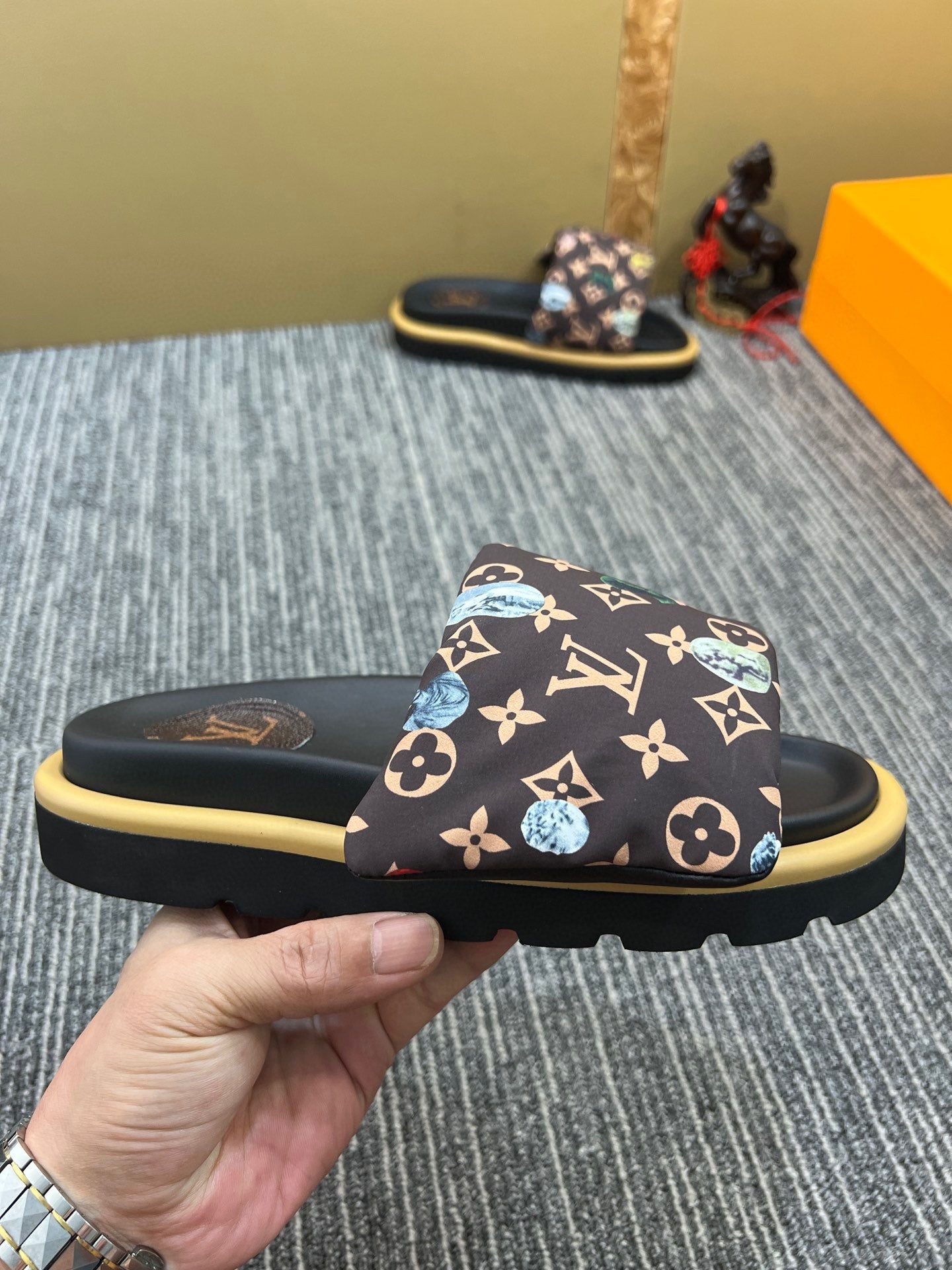 Z5XF120 Popular leather quality Slippers