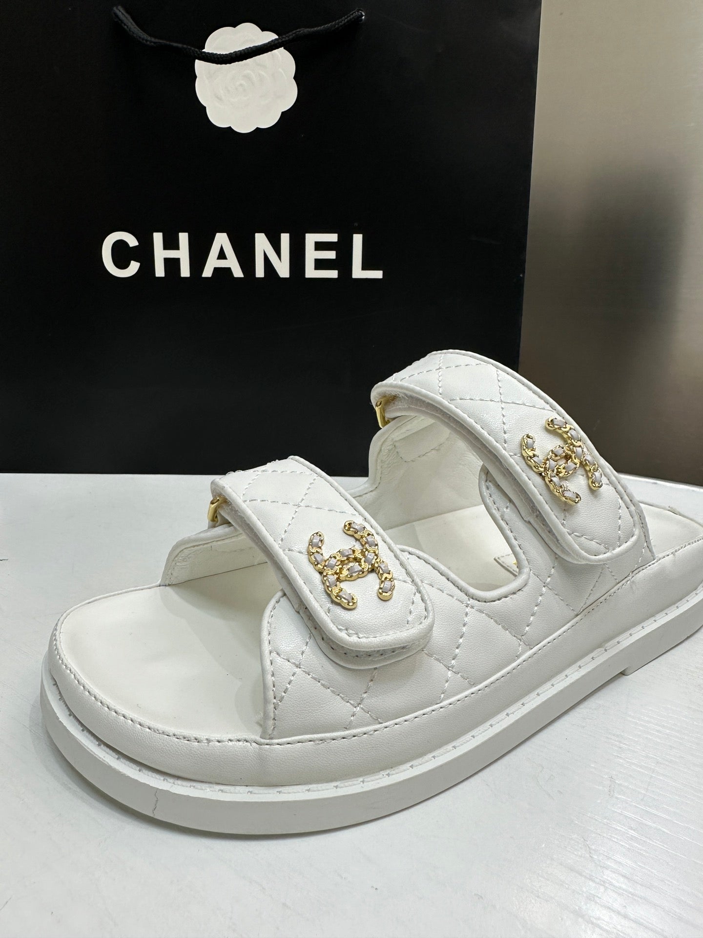 Z1R45C1  Popular sandals