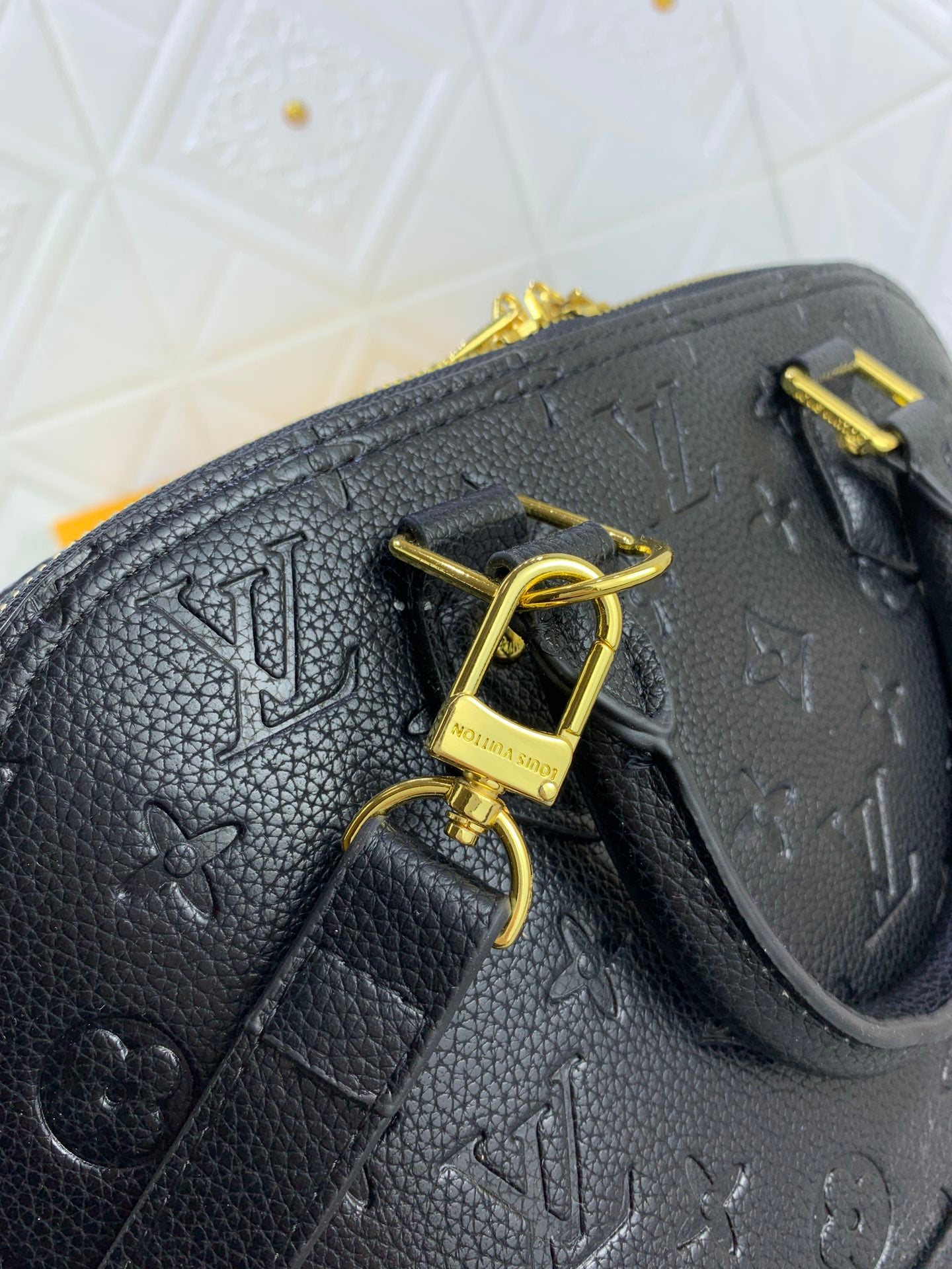B12X44E319 Popular  leather bag 