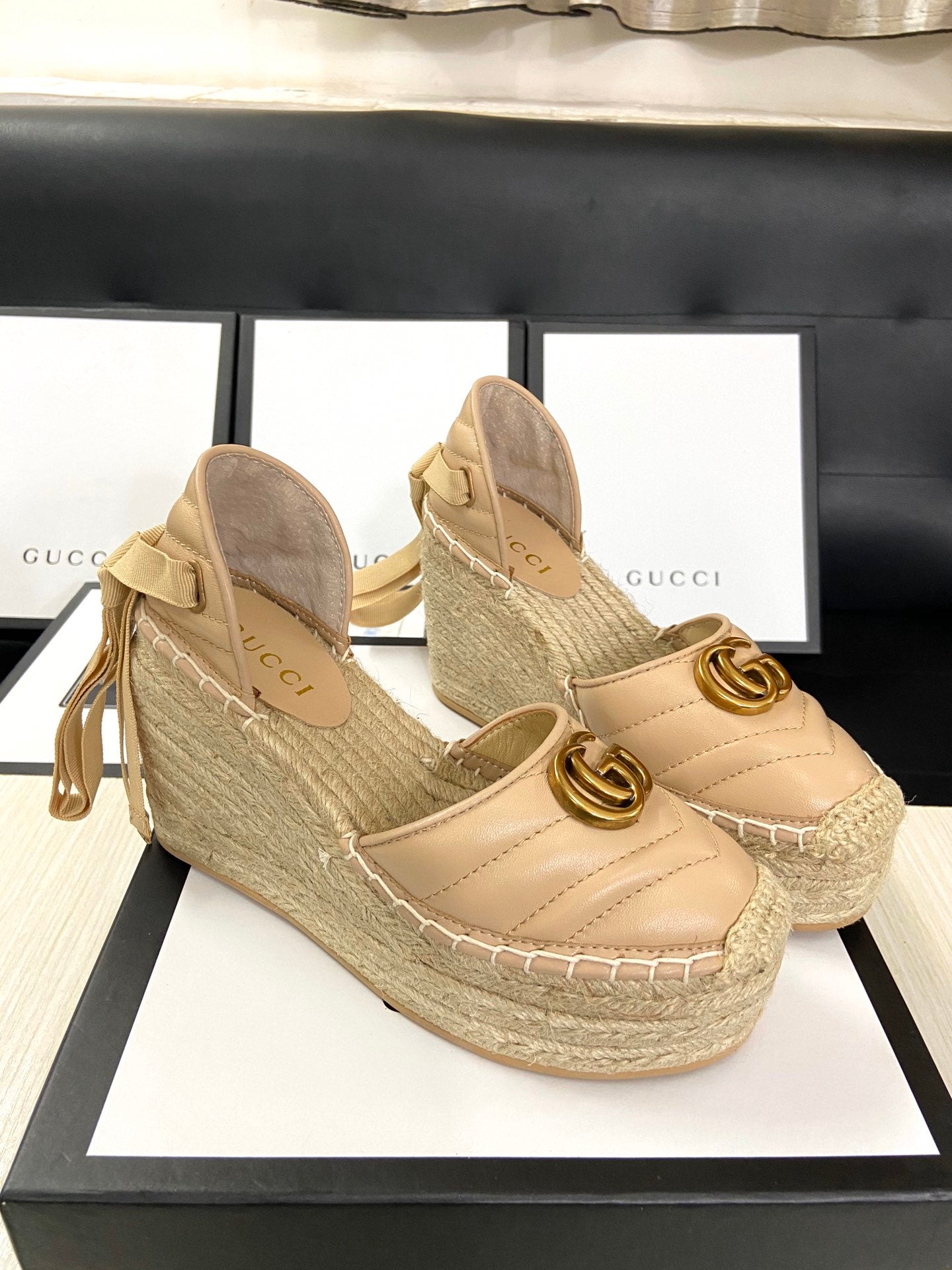 Z2X66B27 Popular leather High heels