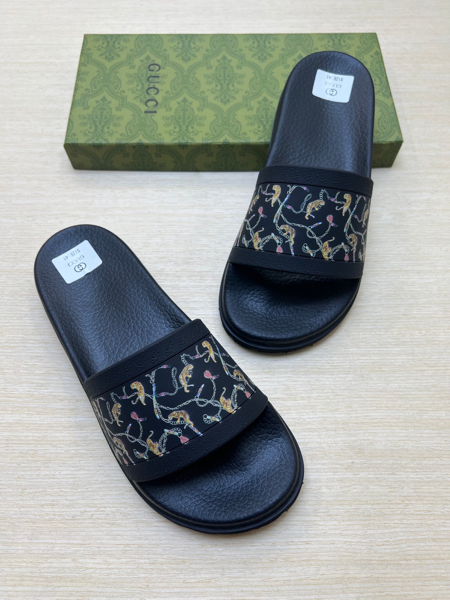 Z5R66B25 Popular Slippers