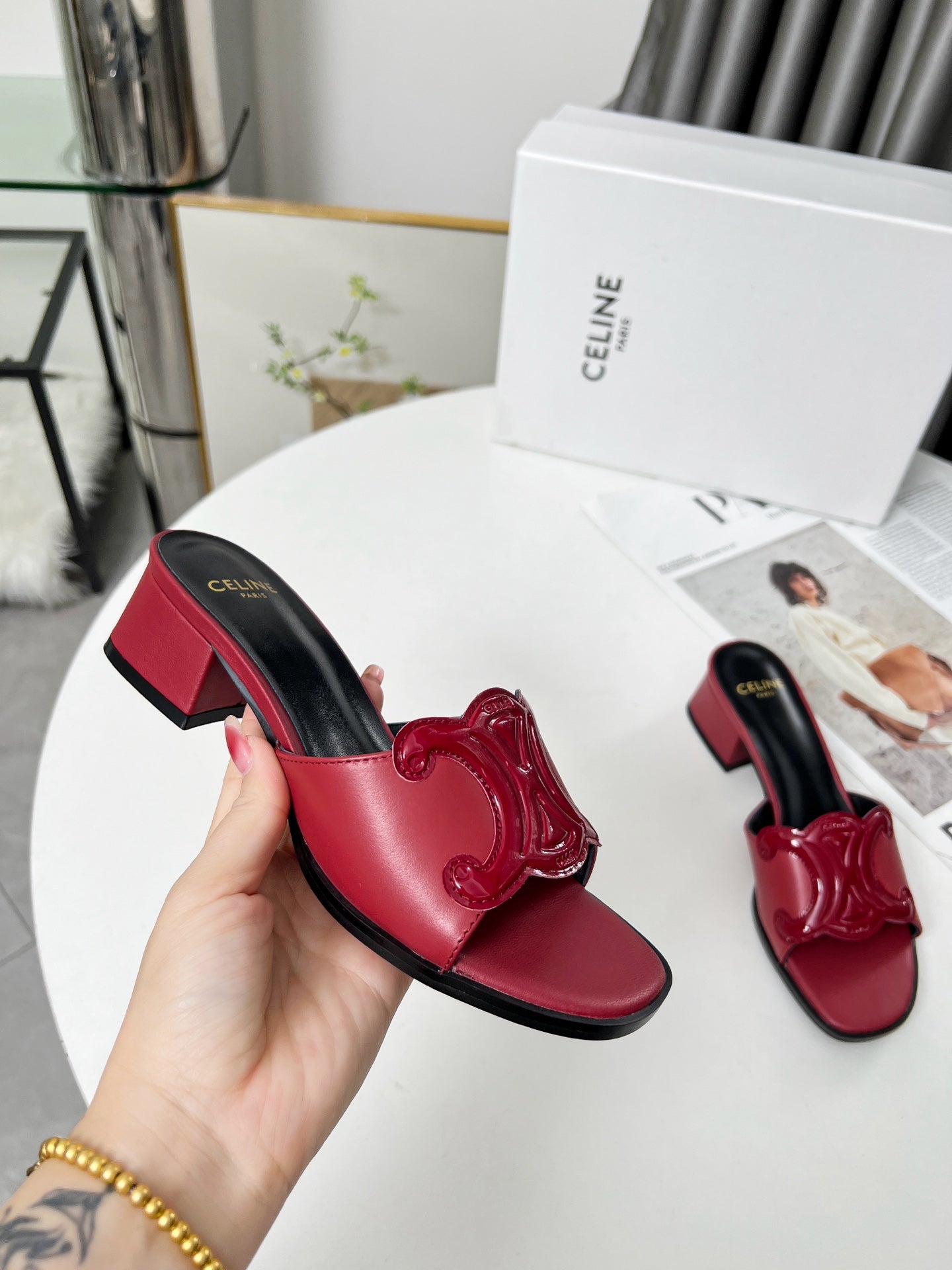 Z2Q55CL51  Popular leather shoes