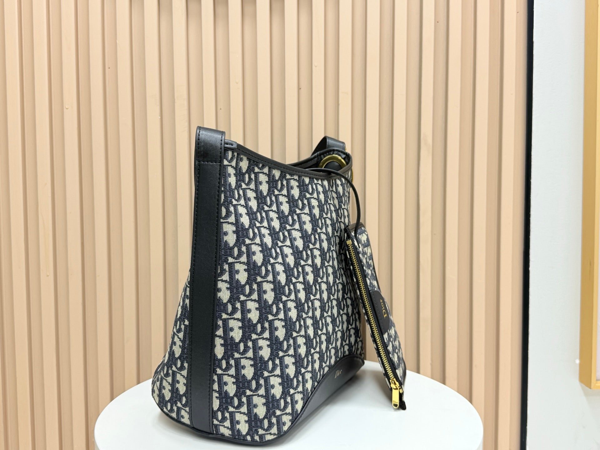 B1R76D46 Popular  bag