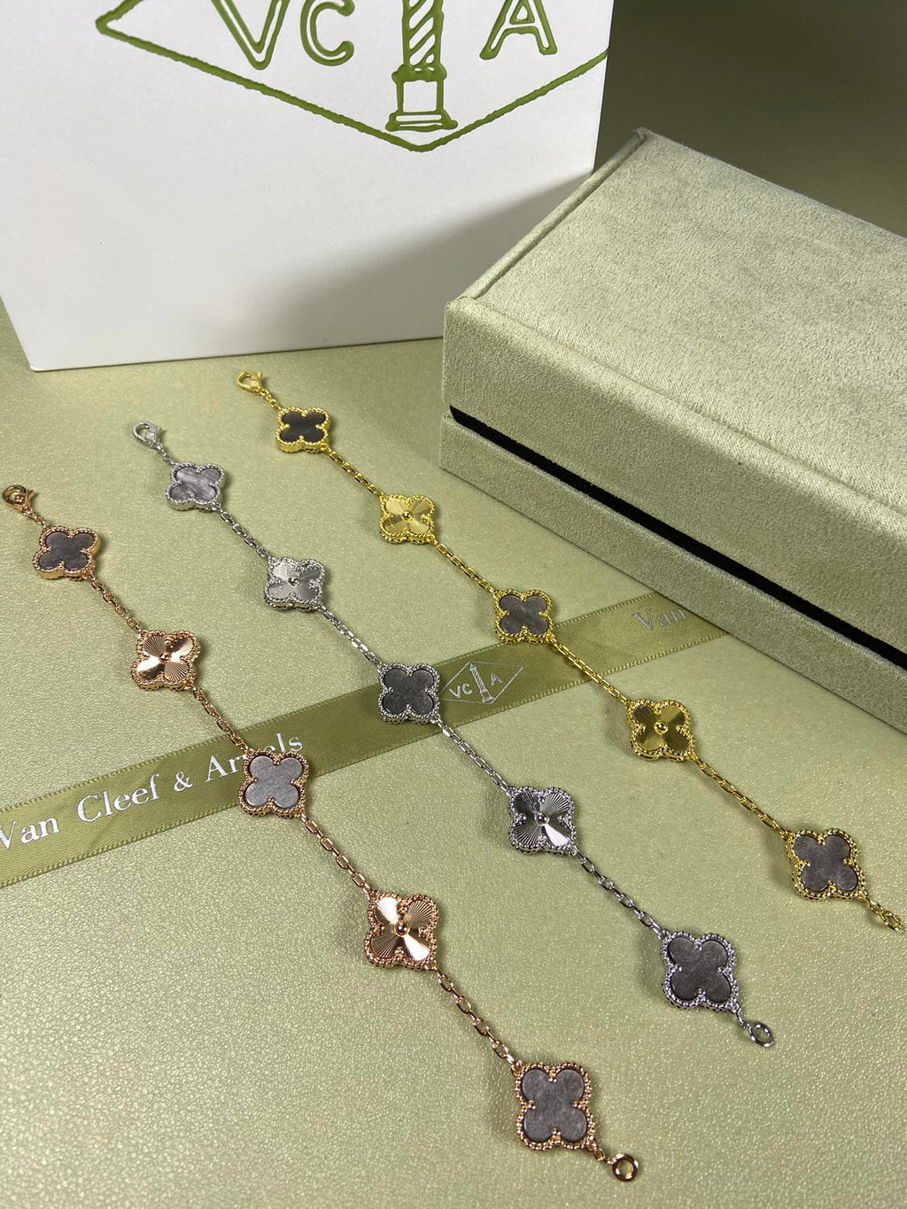 X5X94VA181K  Popular bracelets  5 flowers normal size1.5cm flower