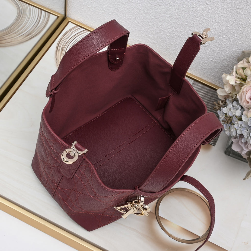 B1R76D42 Popular leather bag