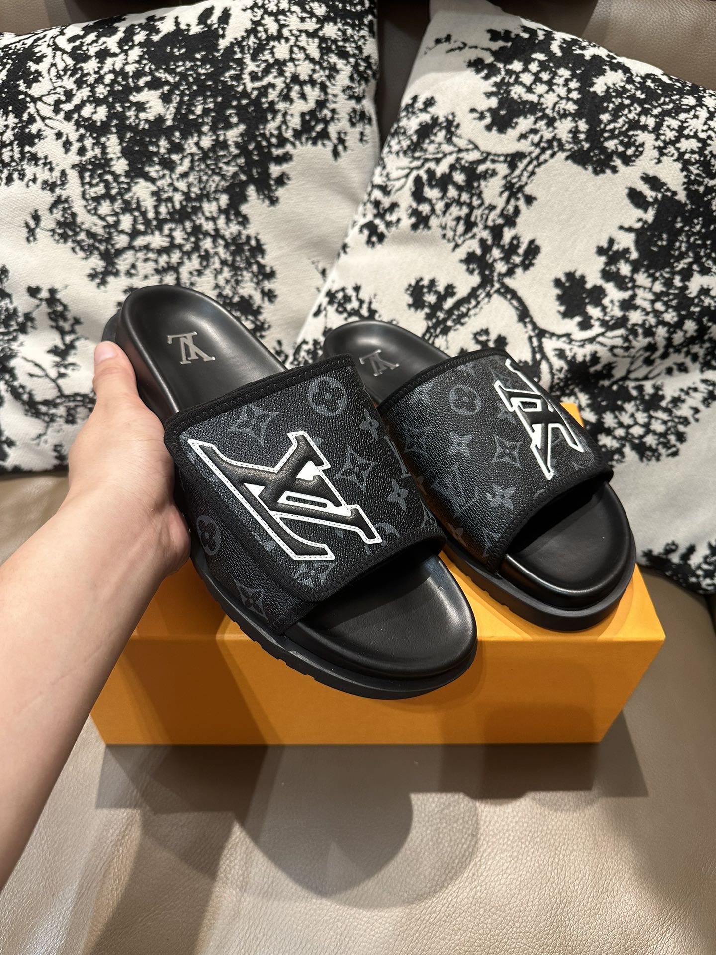 Z2Z85E28  Popular leather Shoes