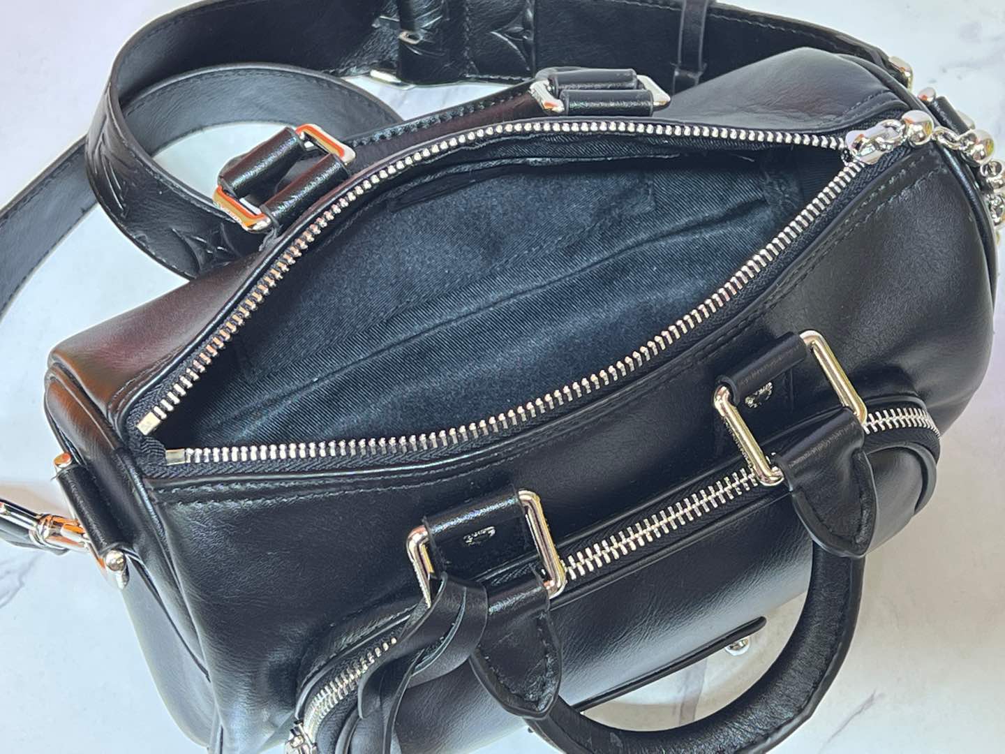 B1W15E39 Popular  leather bag