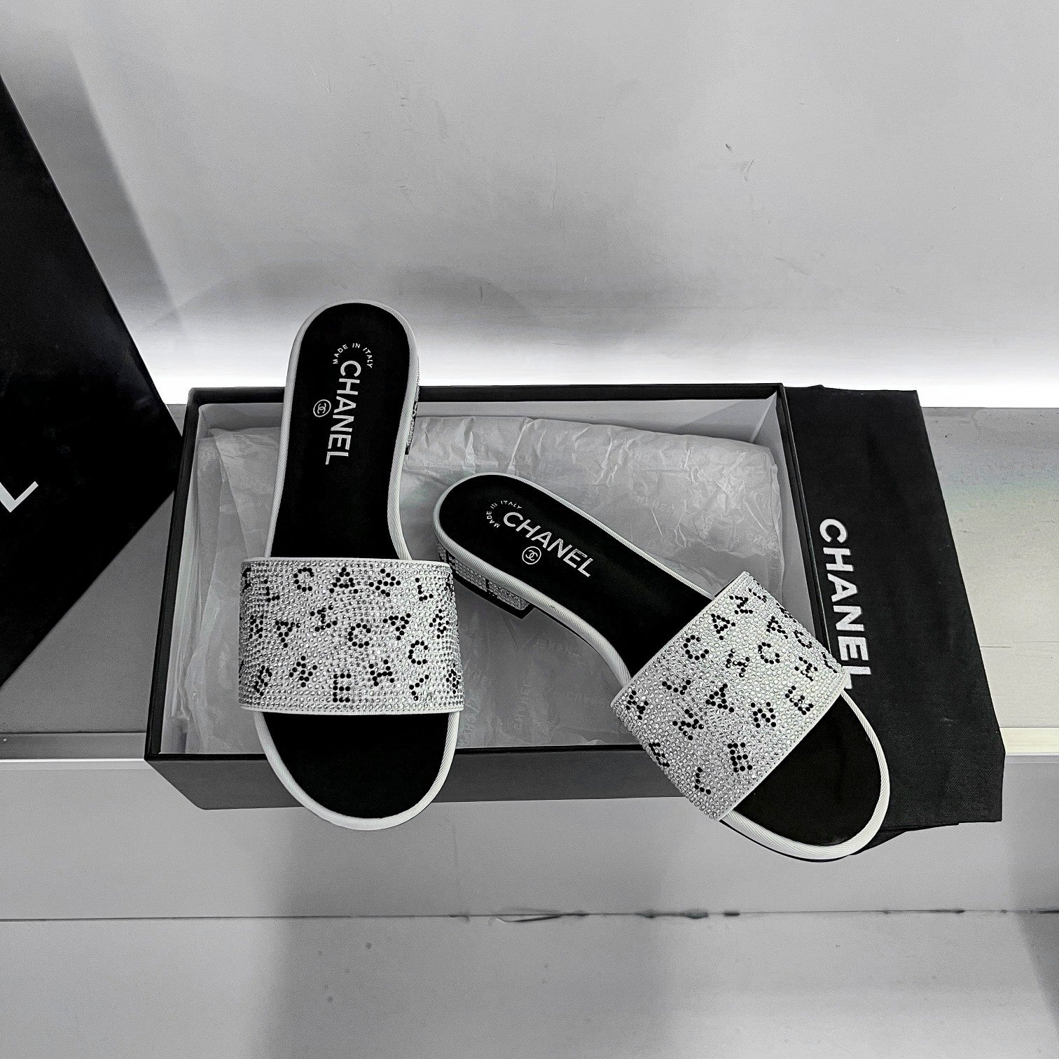Z1ZC57 Popular sandals