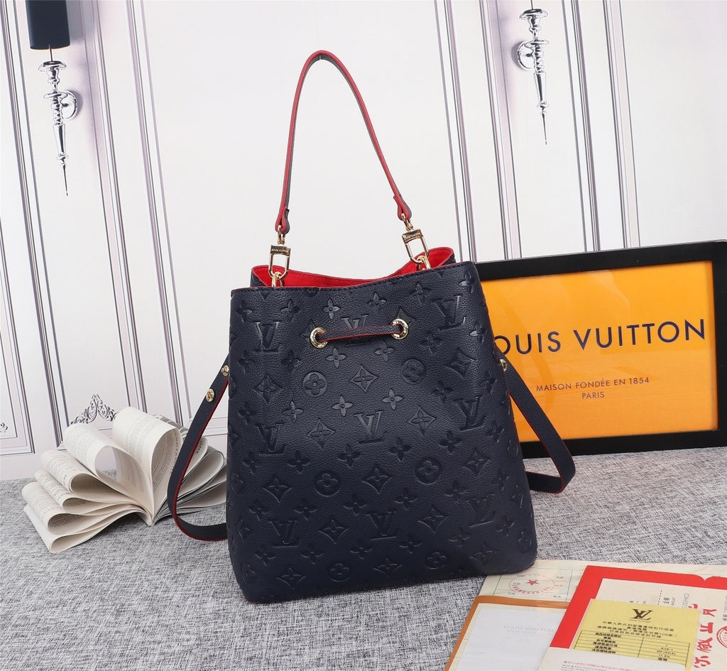 B12X73E60 Popular leather bag 