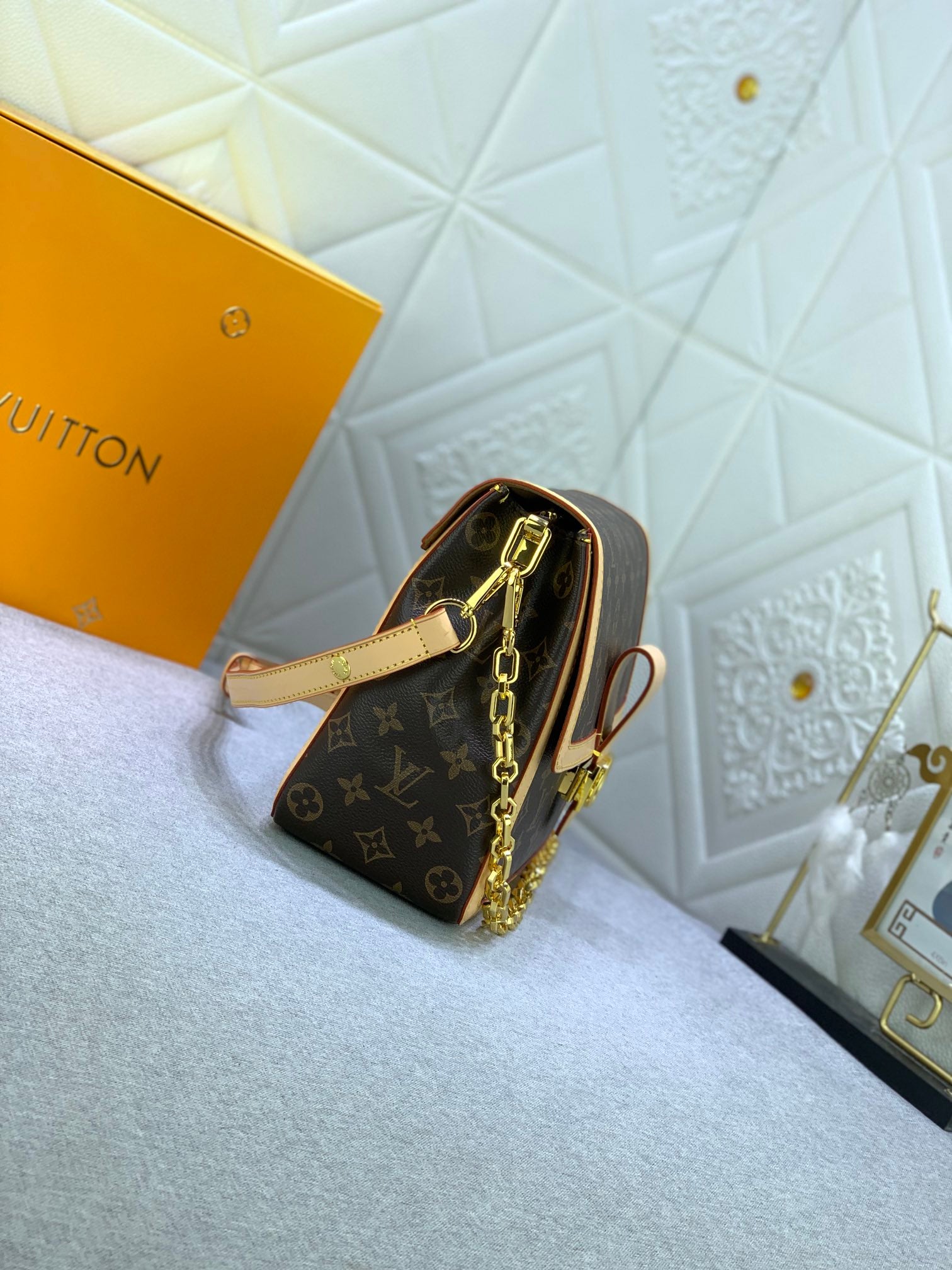 B12X44E344 Popular  leather bag 