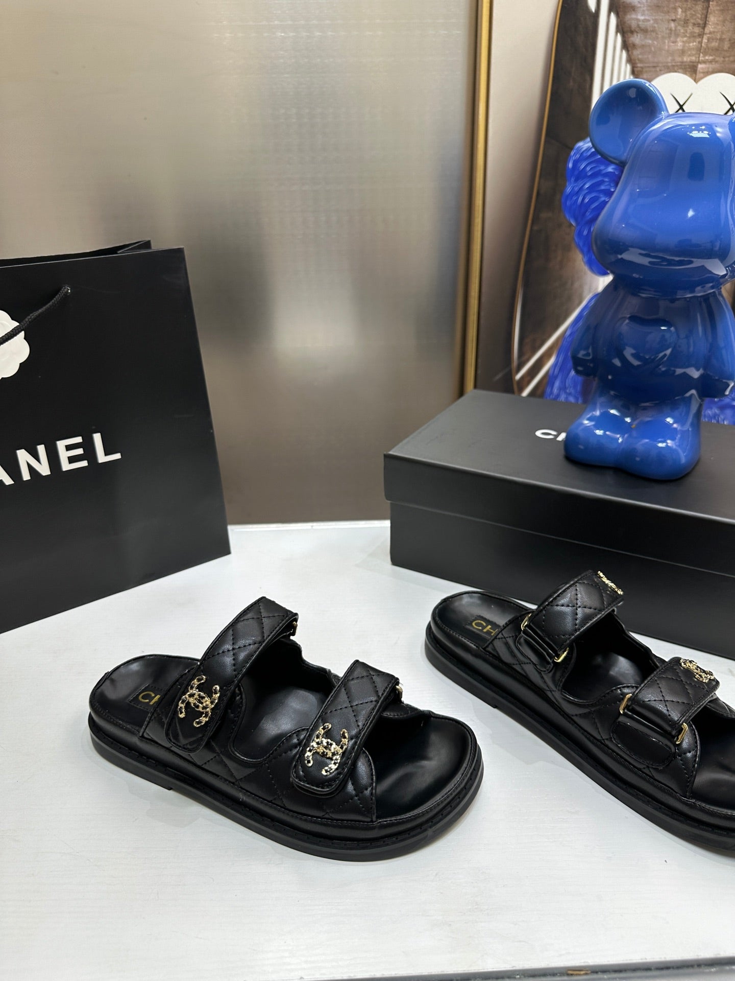 Z1R45C1  Popular sandals
