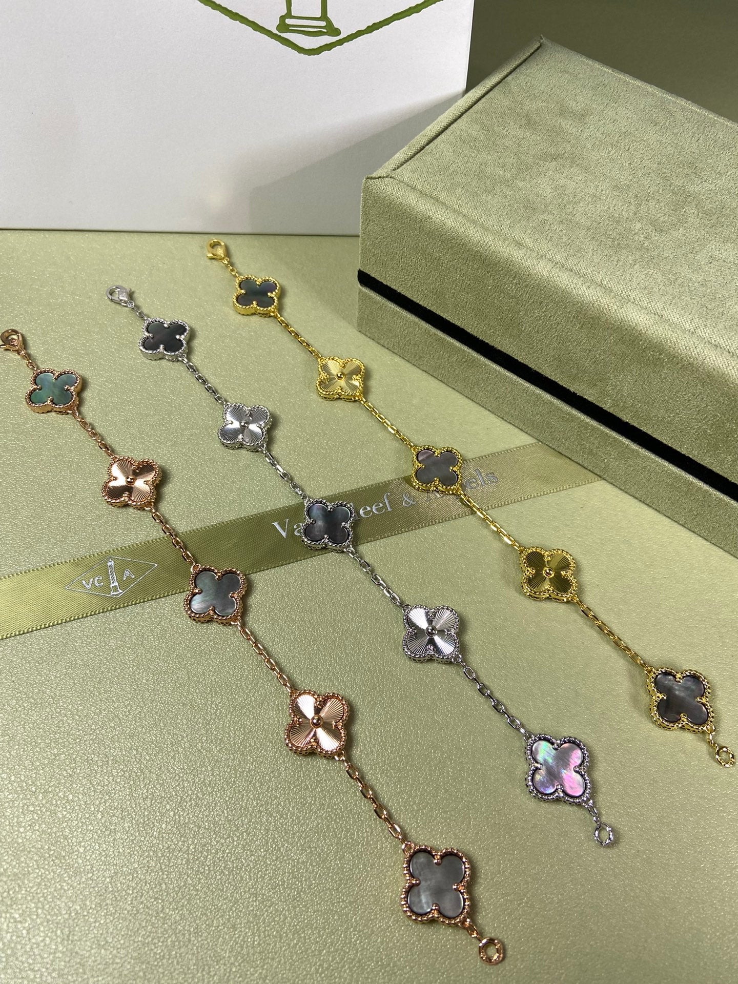 X5X94VA181K  Popular bracelets  5 flowers normal size1.5cm flower