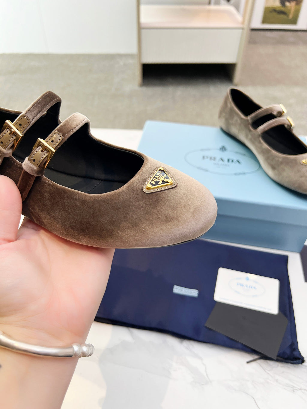 Z2Q105P404 Popular high-quality Shoes