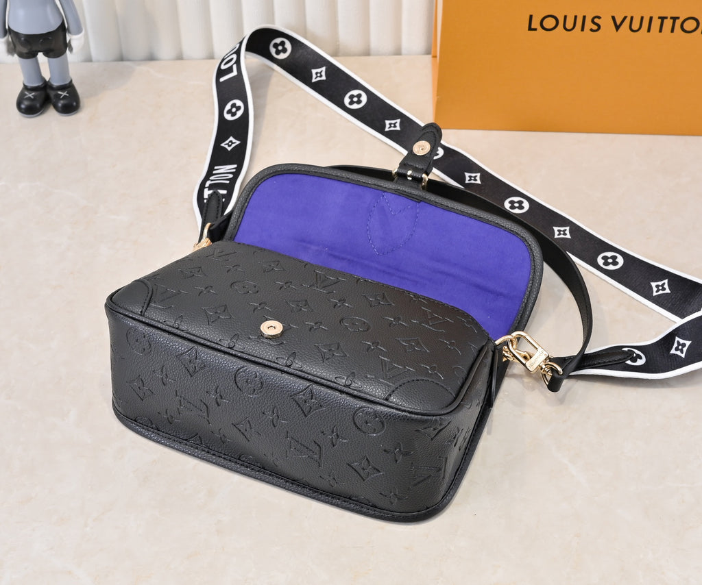 B1P36E42 Popular leather bag