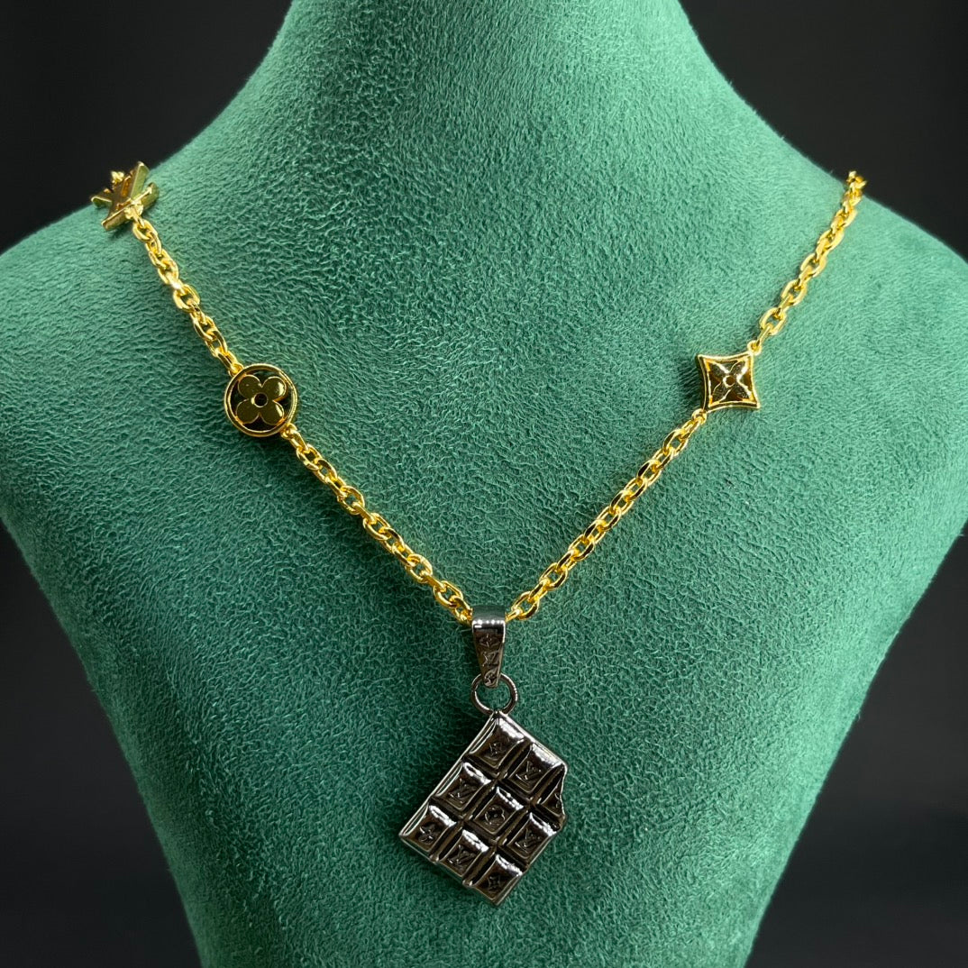 X1Q85E129X Popular Necklace
