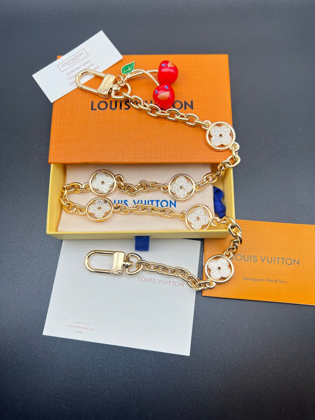 A1Z105E32 Popular bag 's charms accessories