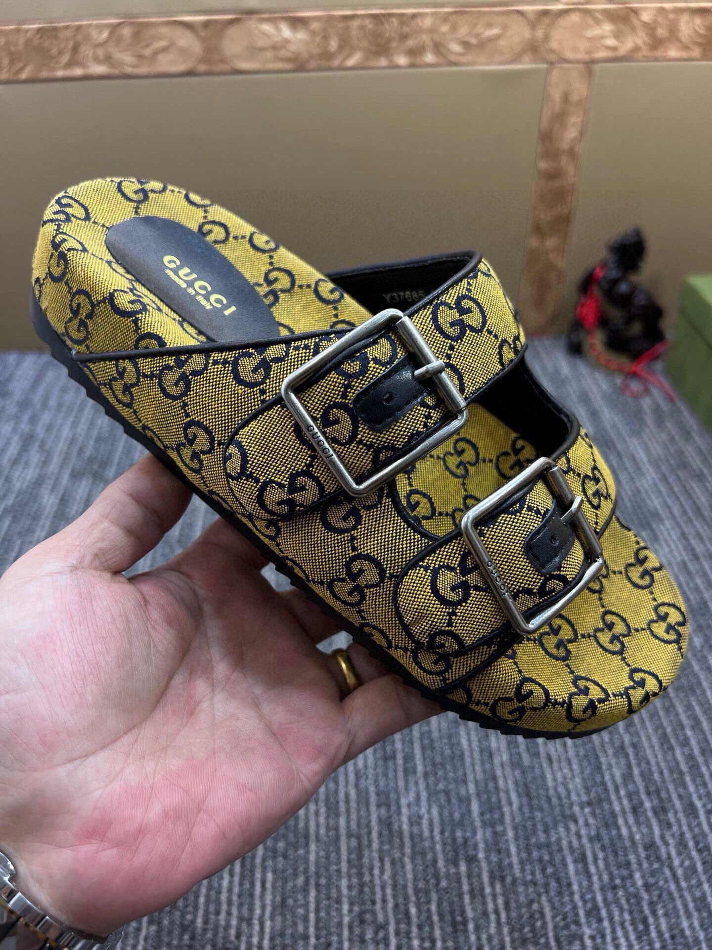Z5QB17  Popular shoes