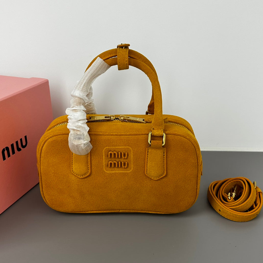 B1P46A149 Popular leather bags(22x10.5x7.5cm)