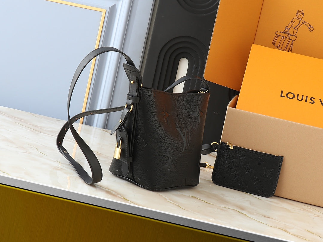 B12W15E3 Popular  leather bag