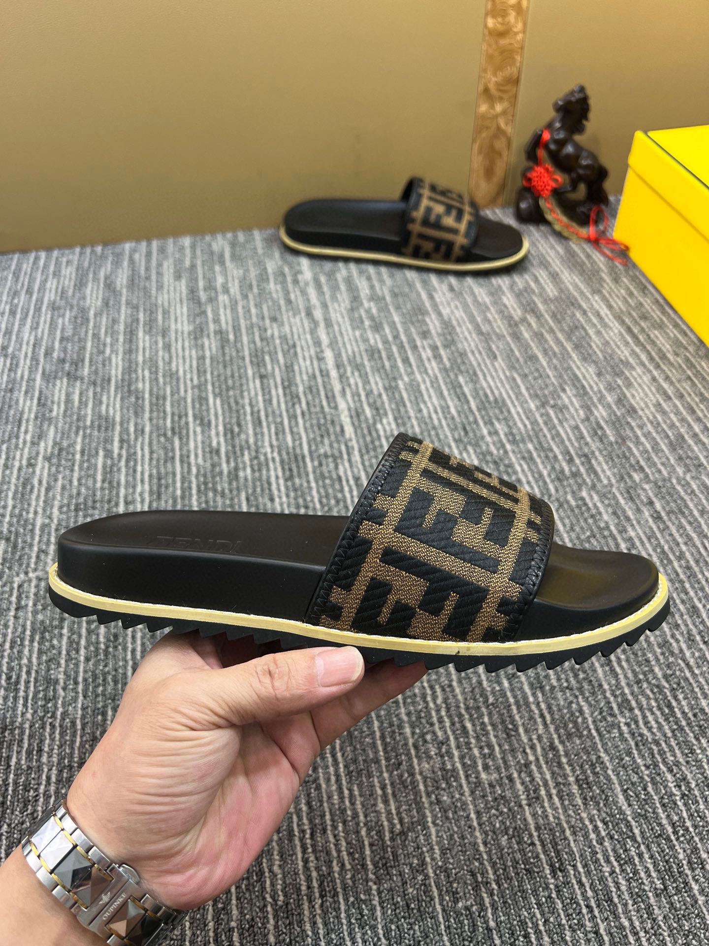 Z5XF105 Popular Slippers