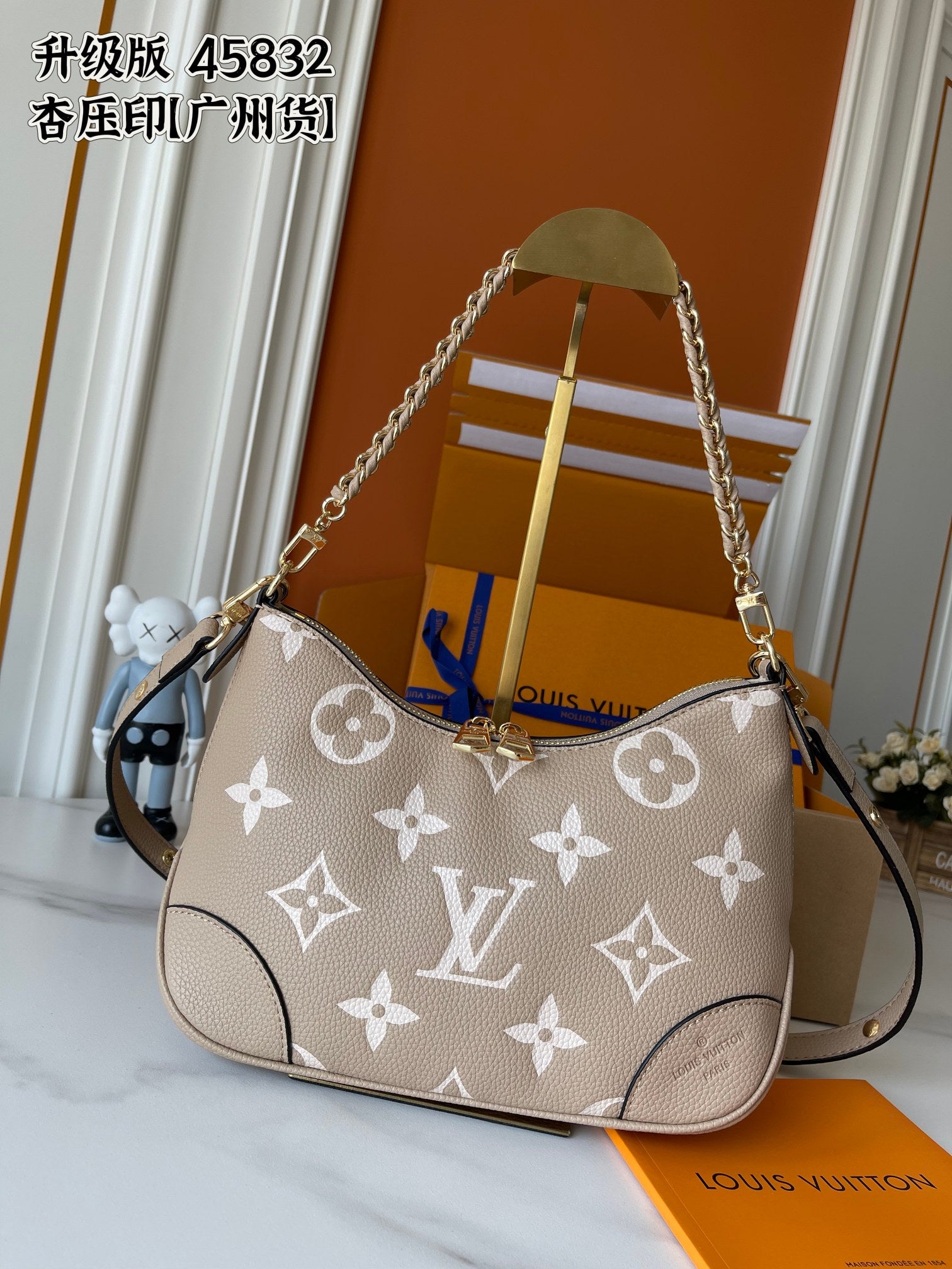 B1R76E01 Popular leather bag
