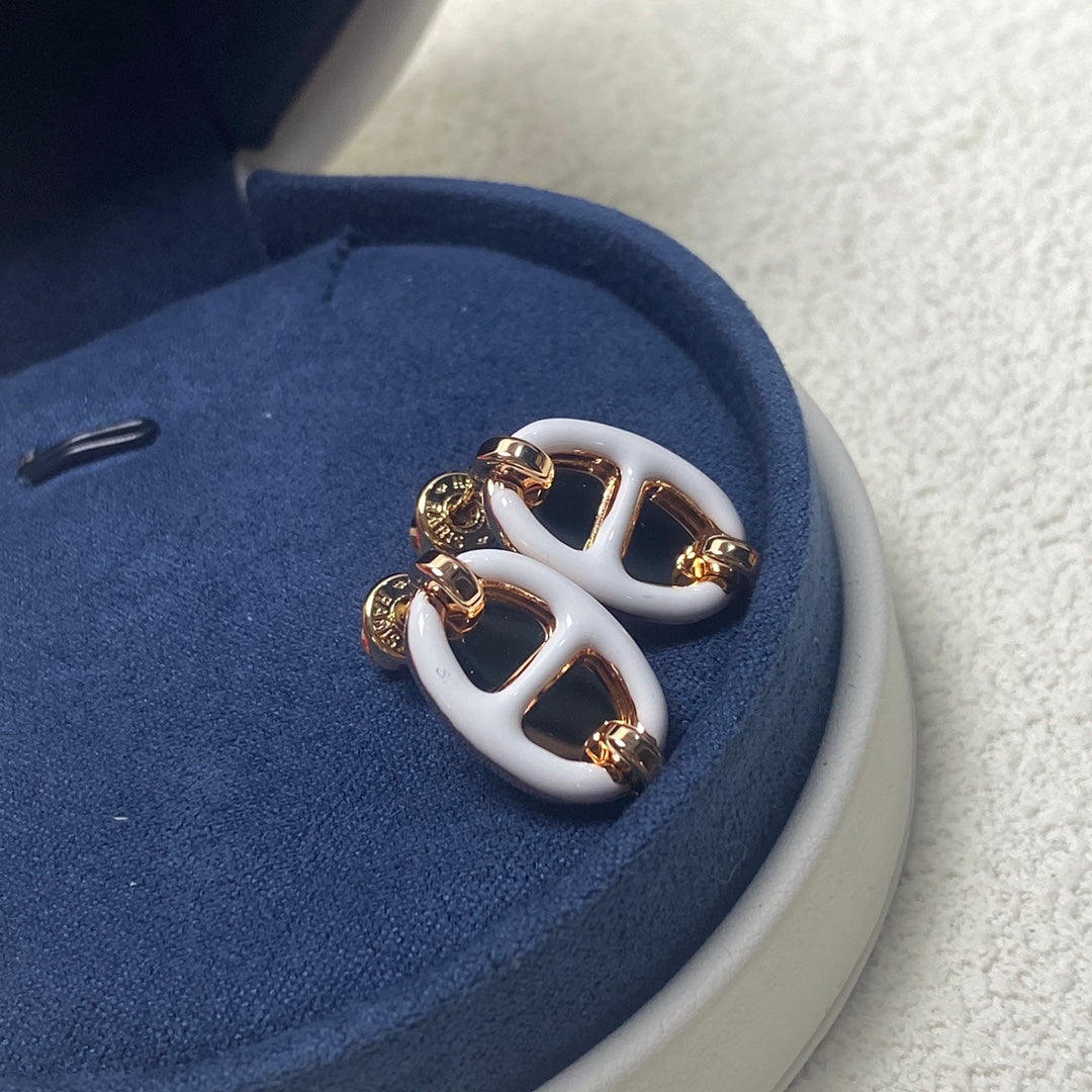 X1Q85H307X Popular Necklaces. Earrings