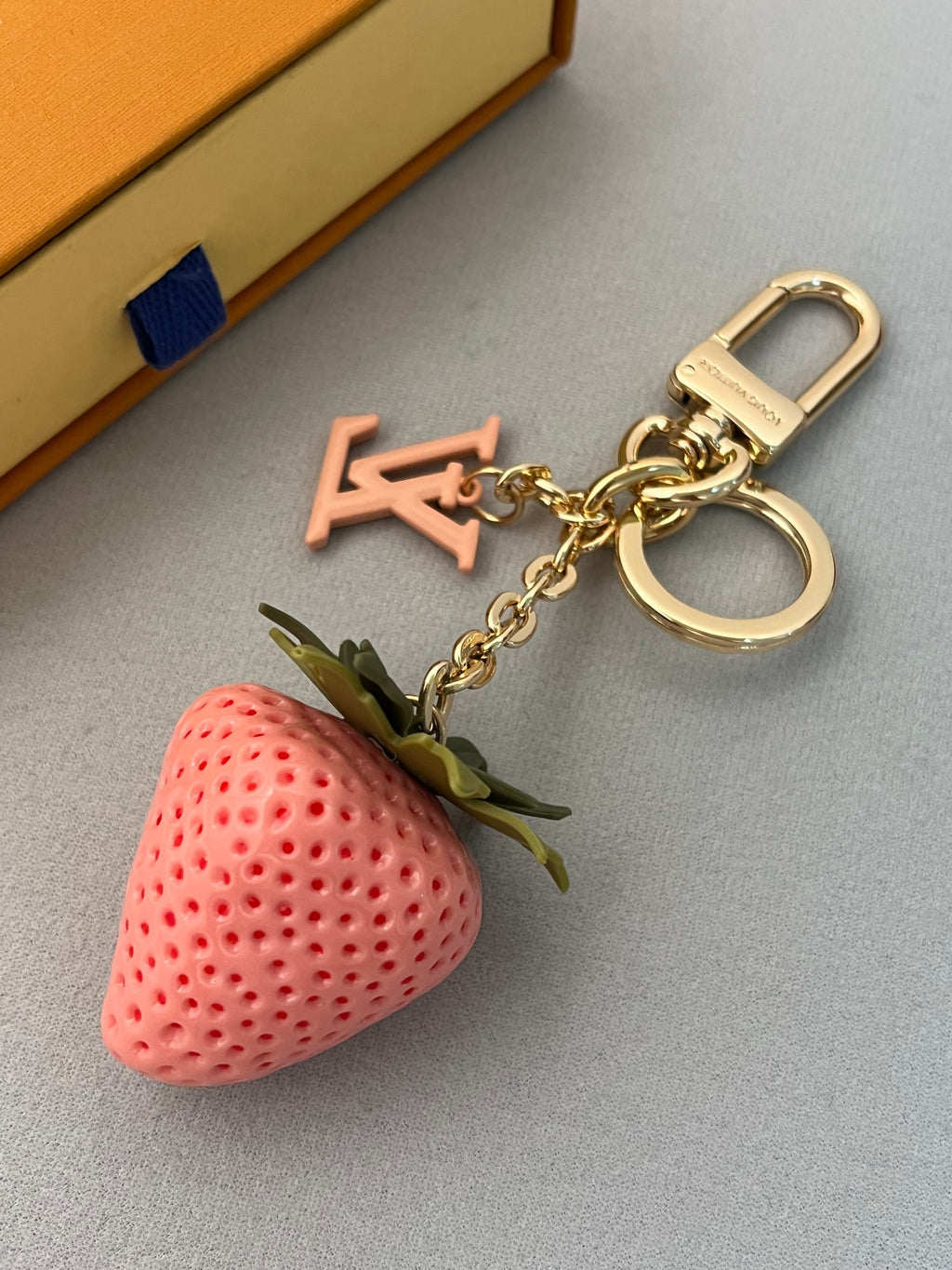 A1Z105E19 Popular bag 's charms accessories