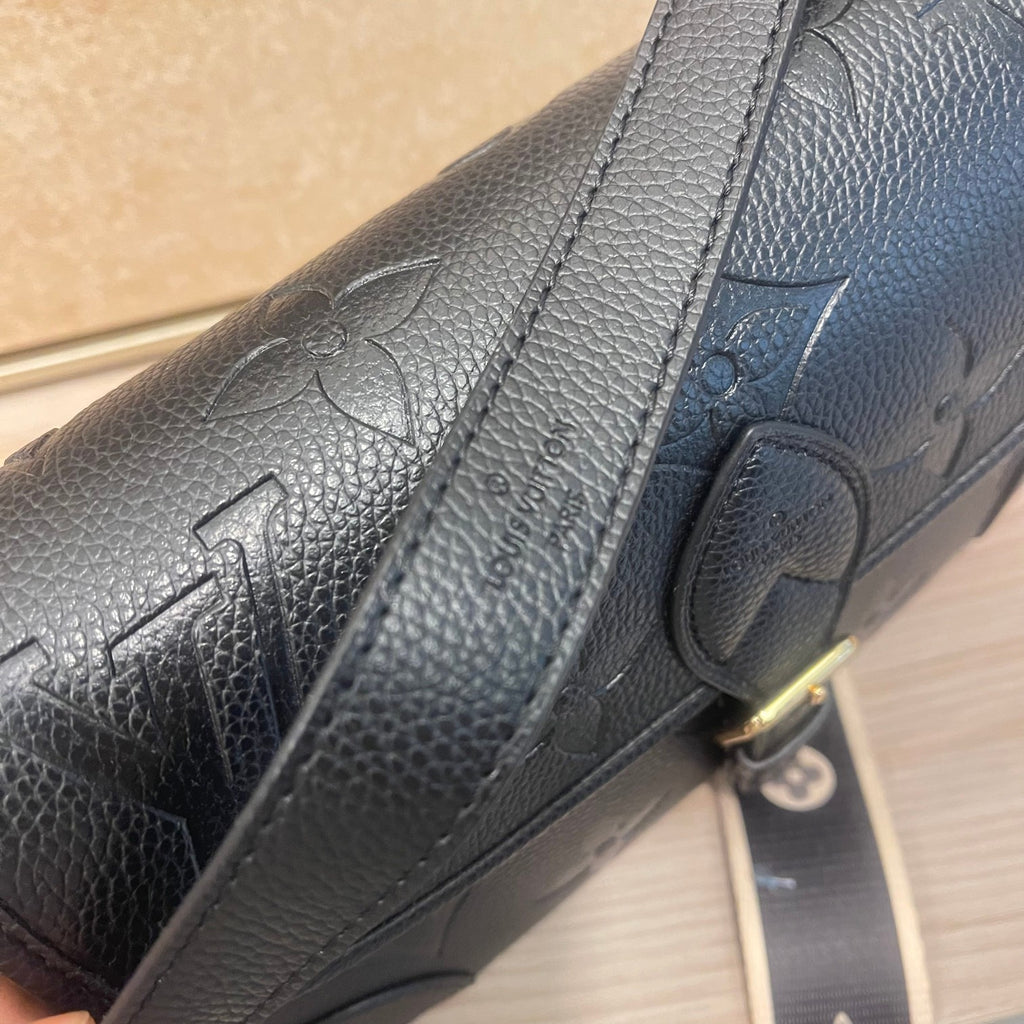 B12X73E28 Popular leather bag 