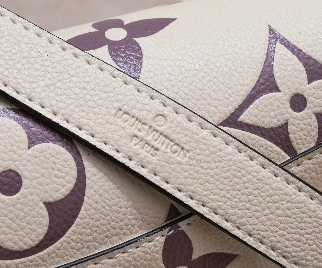 B1P36E40 Popular leather bag