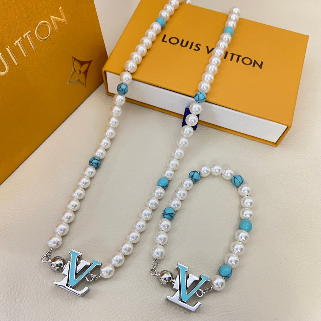 X1Q85E341X Popular Necklaces. Bracelets