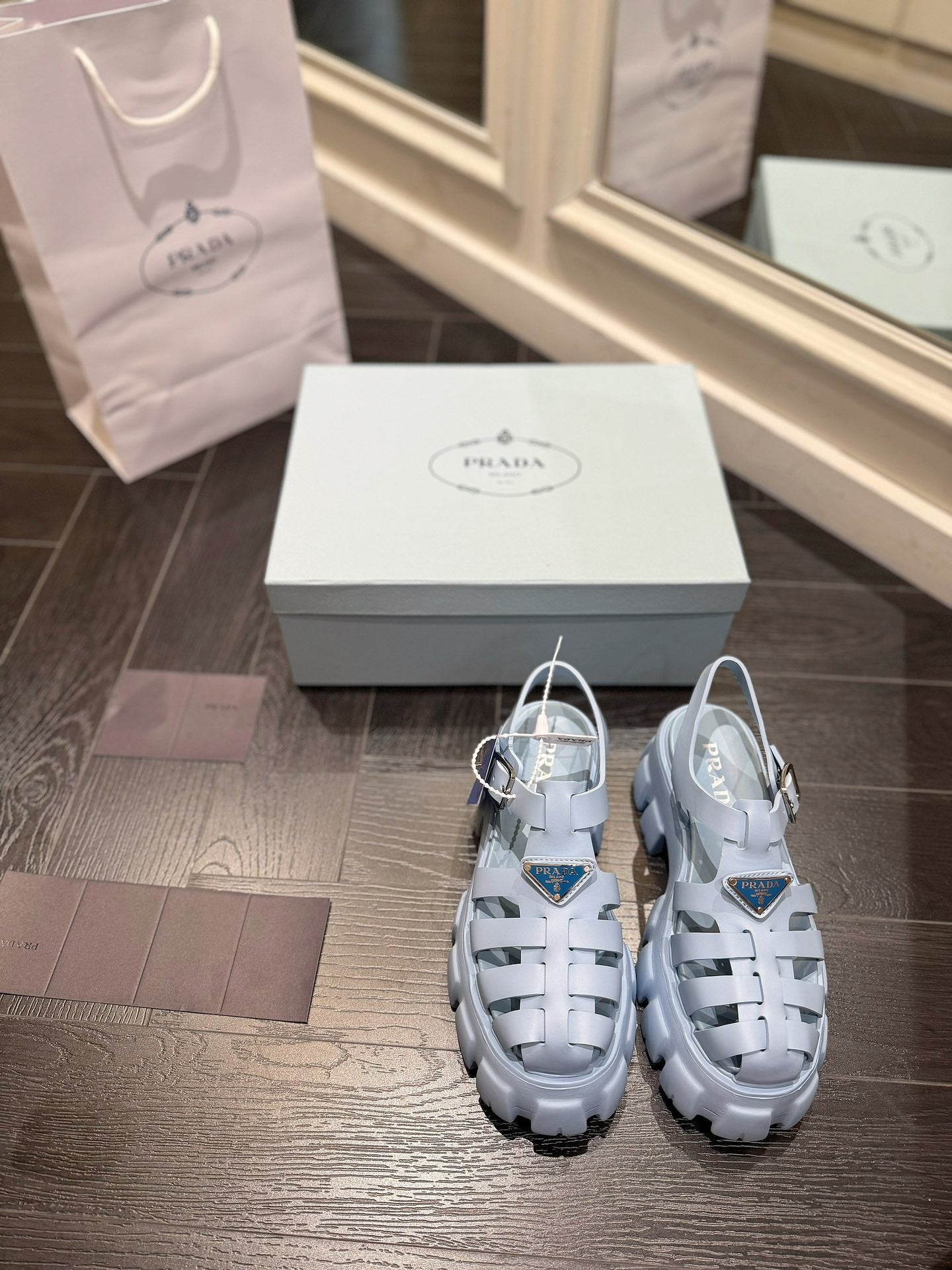 Z2R85P51  Popular high-quality shoes
