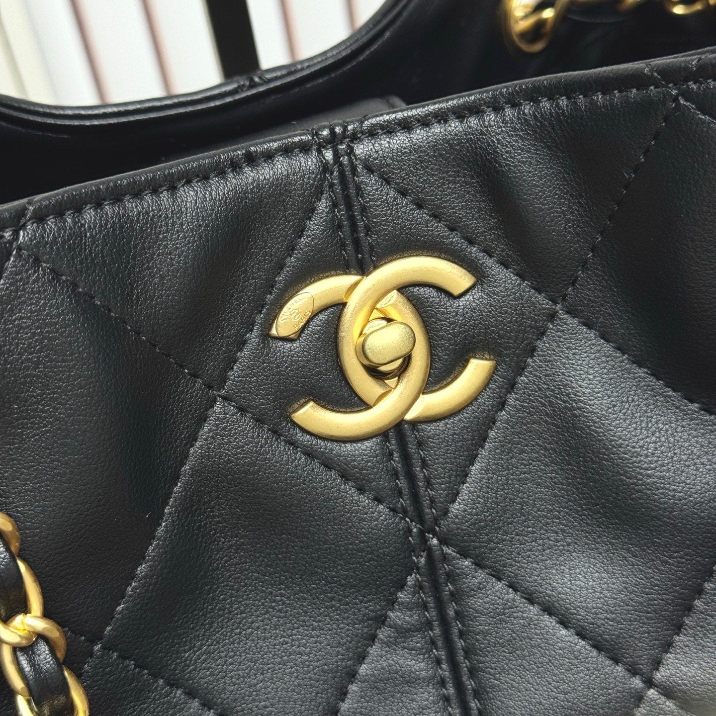 B1P46C20 Popular leather bag