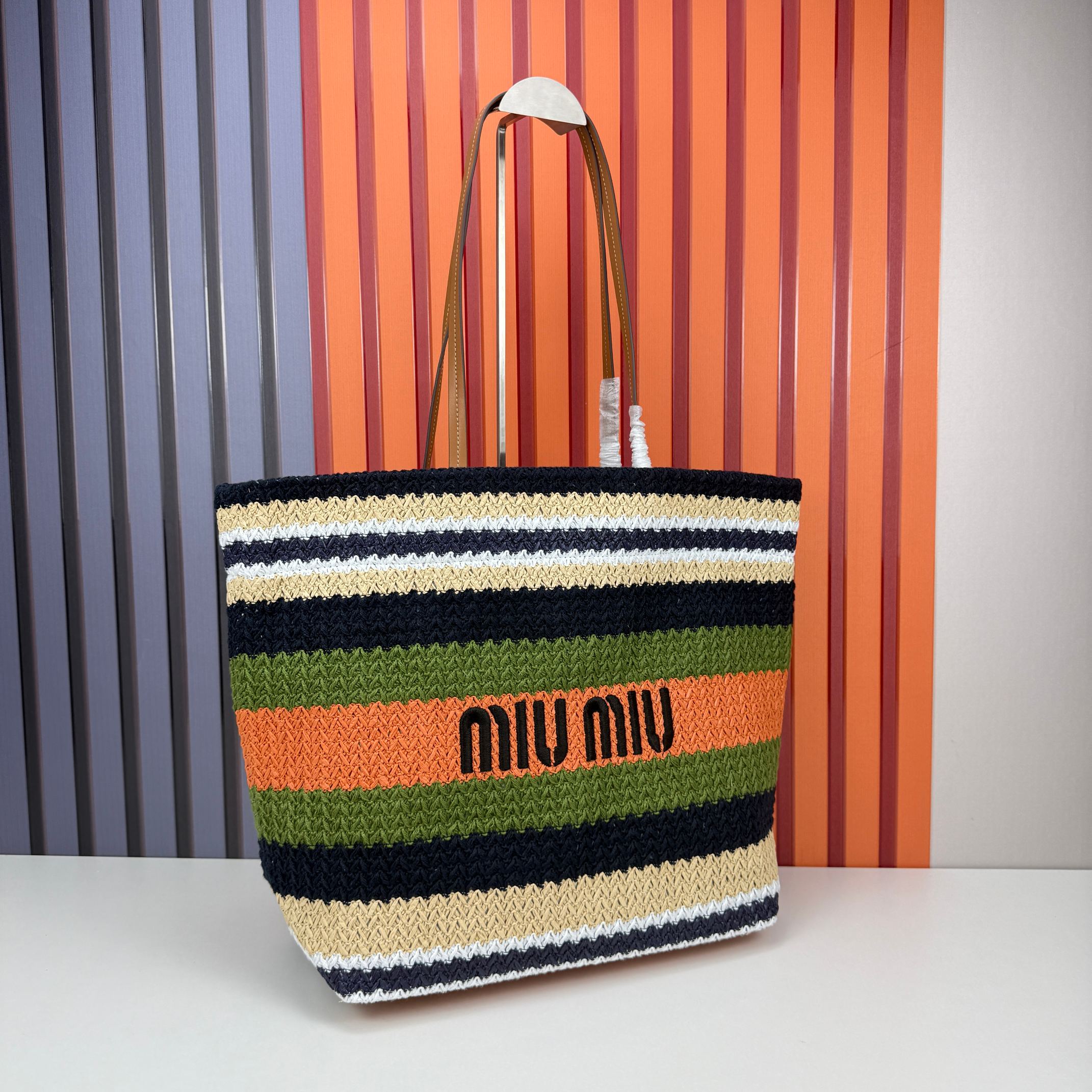 B1P46A166 Popular woven bags