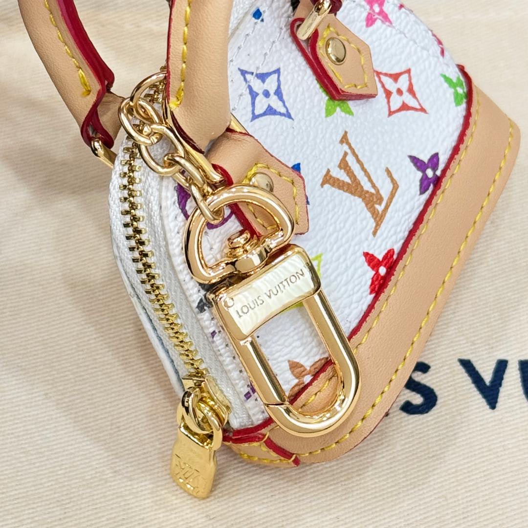 A1Z105E5 Popular bag 's charms accessories