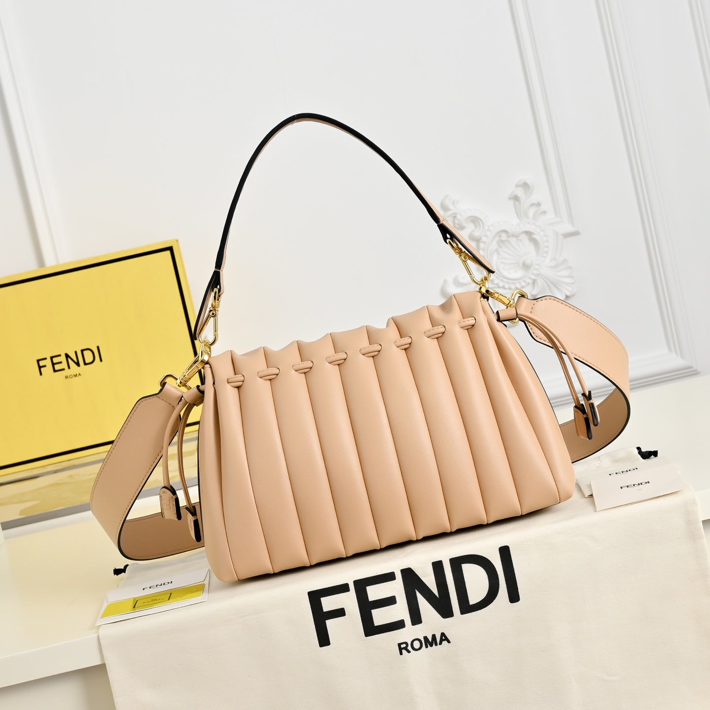 B1P36F106 Popular leather bag