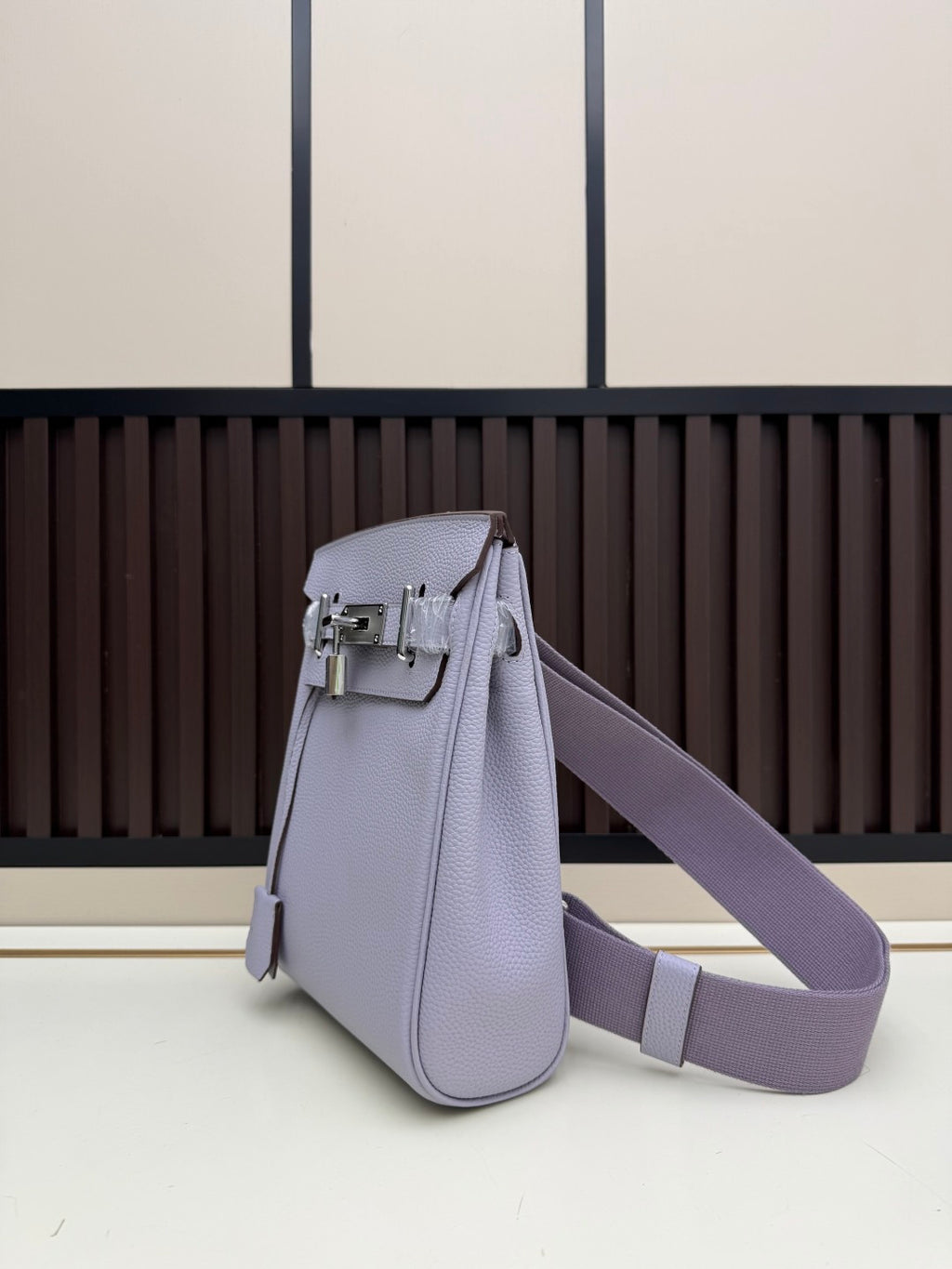 B1P36H46 Popular leather bag