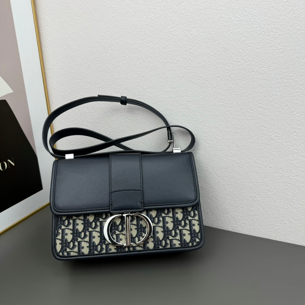 B1W25D82 Popular  leather bag